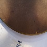 Ancien miroir ovale guilloché doré et peint