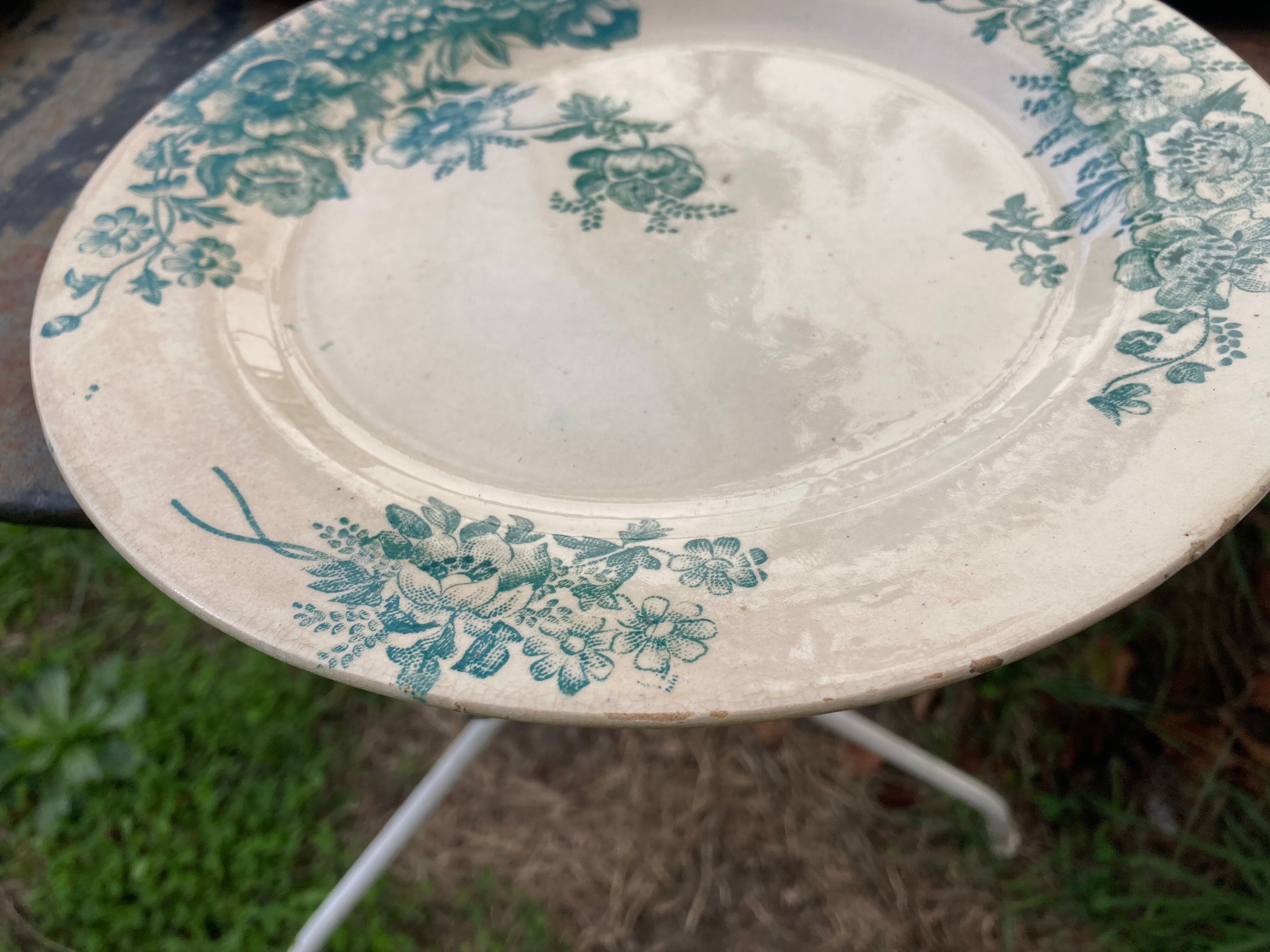 6 Flat plates iron earth by Bertrand Bordeaux / model Anémones