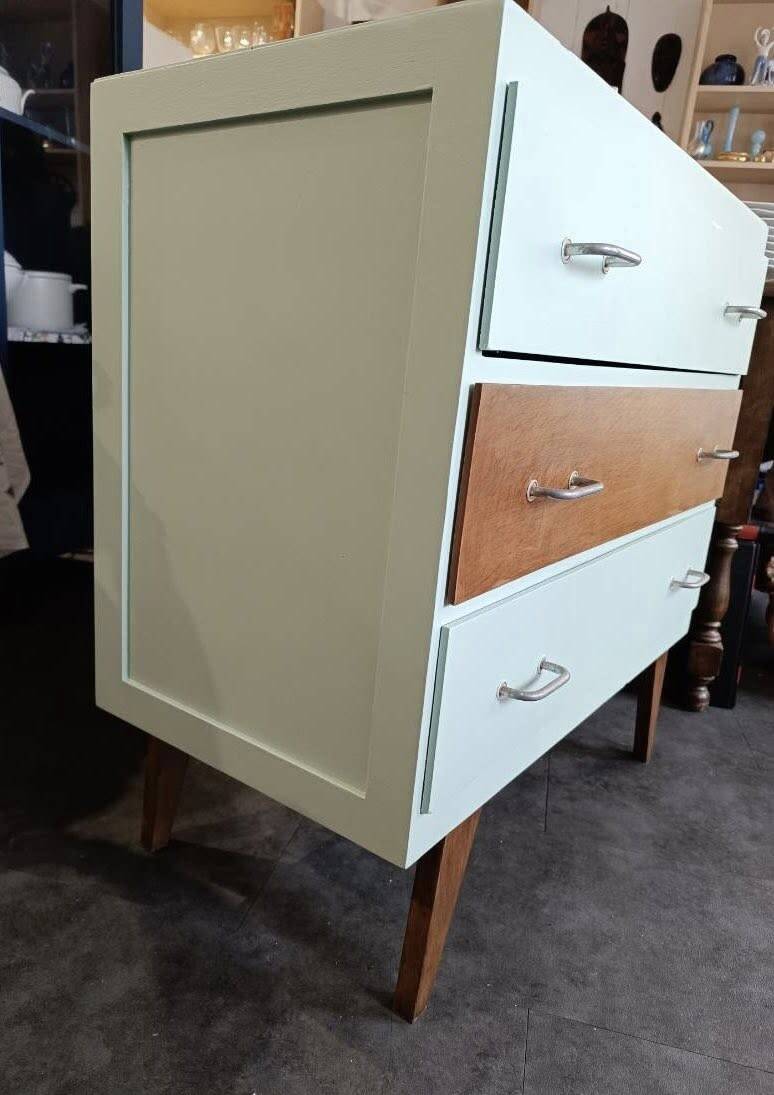 Superb 3-drawer chest of drawers with compass feet