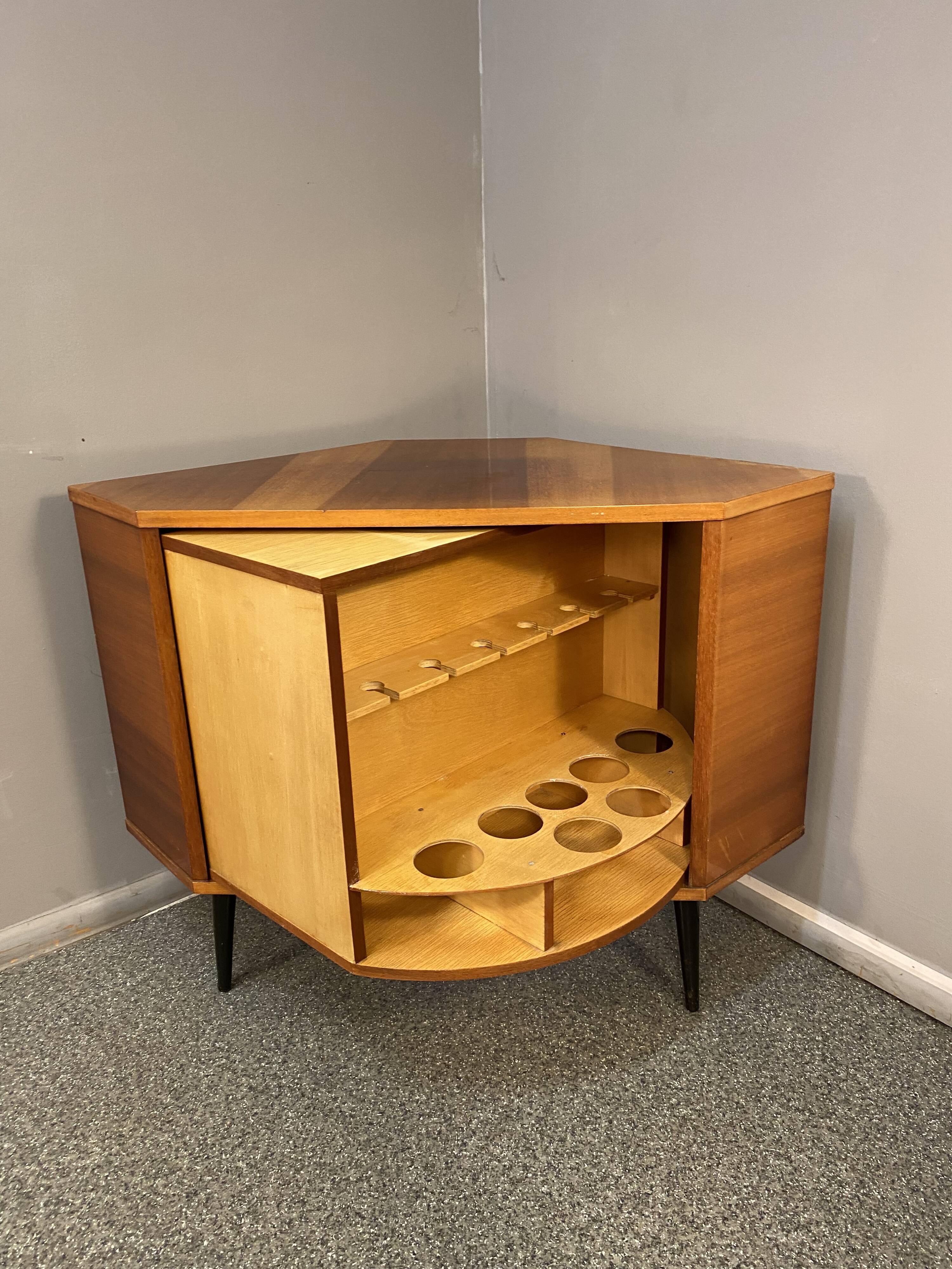 Swivel Corner Bar 60