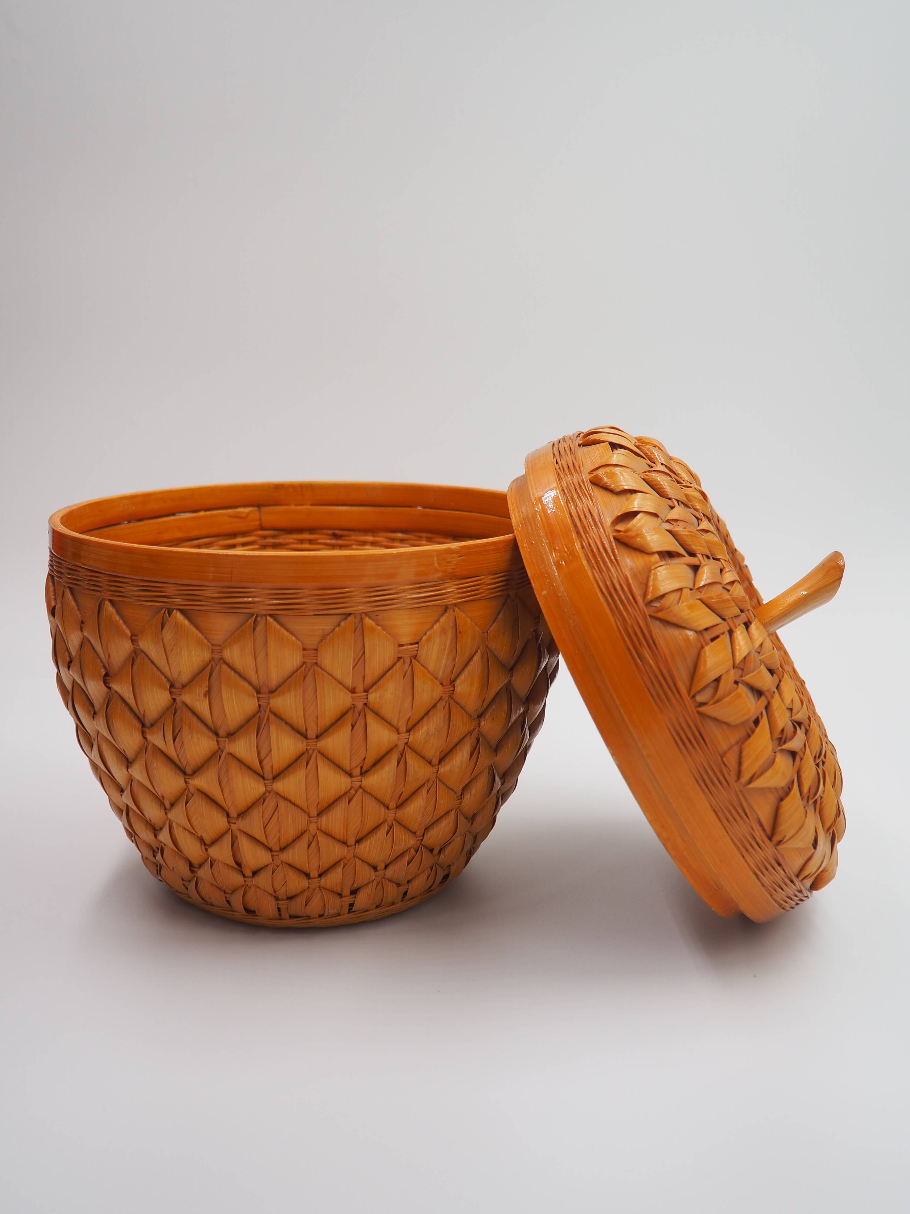 Decorative woven wicker box – Poetic craftsmanship & natural charm