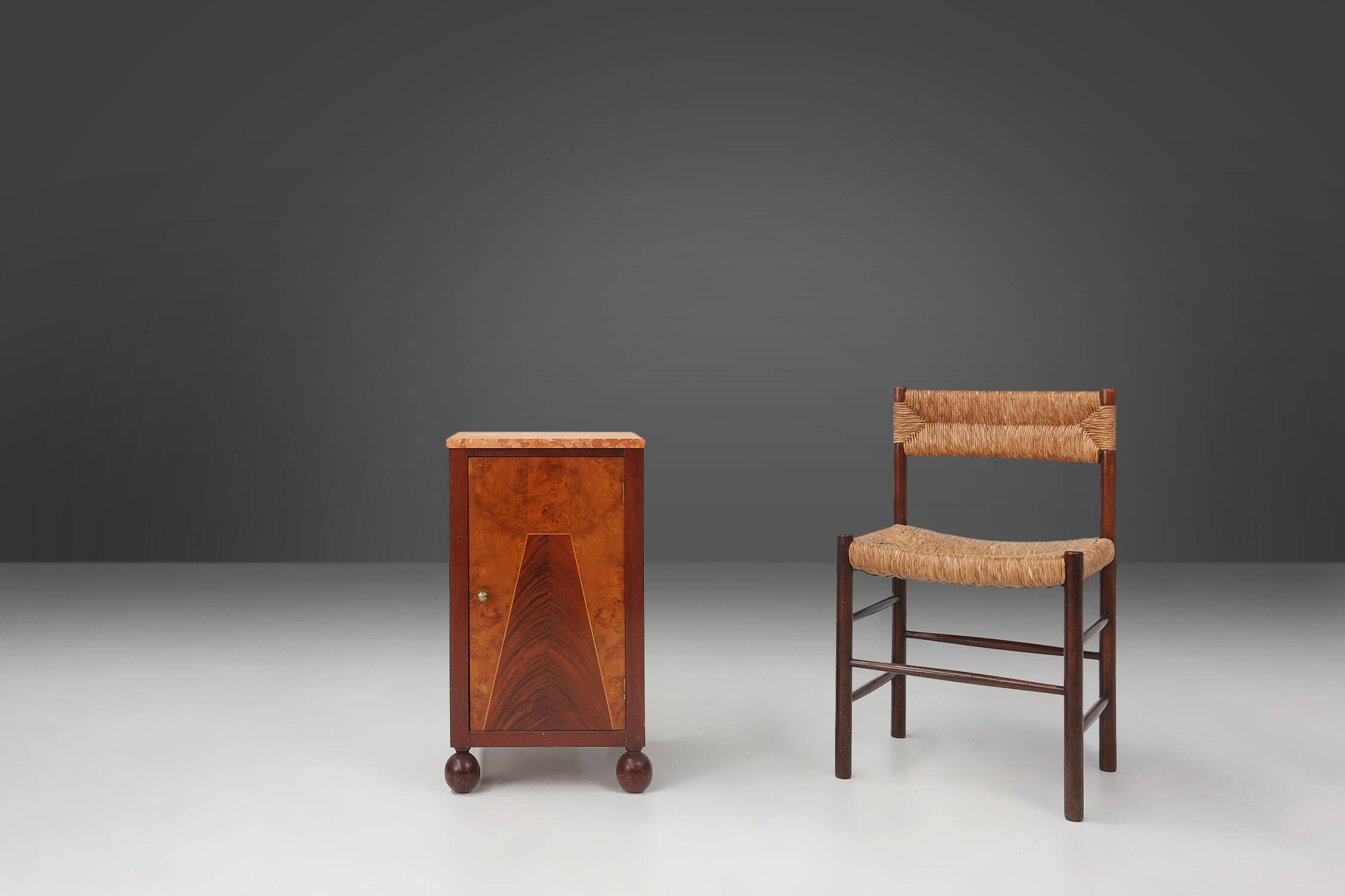 Table de chevet Art Déco avec marqueterie géométrique en bois et plateau en marbre, France, années 1930
