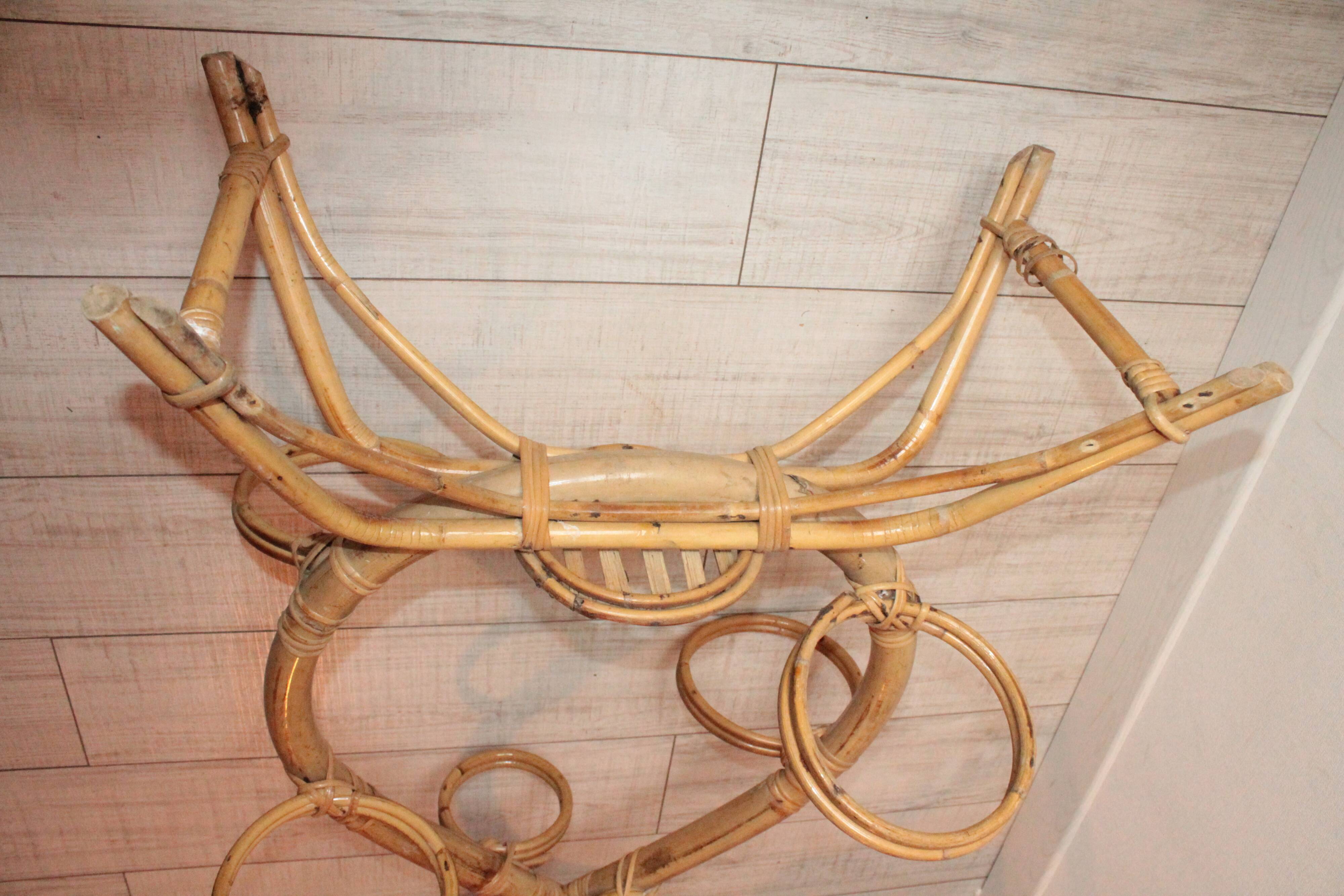 Rattan plant holder