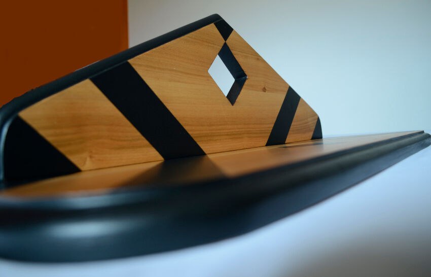Graphic shelf
