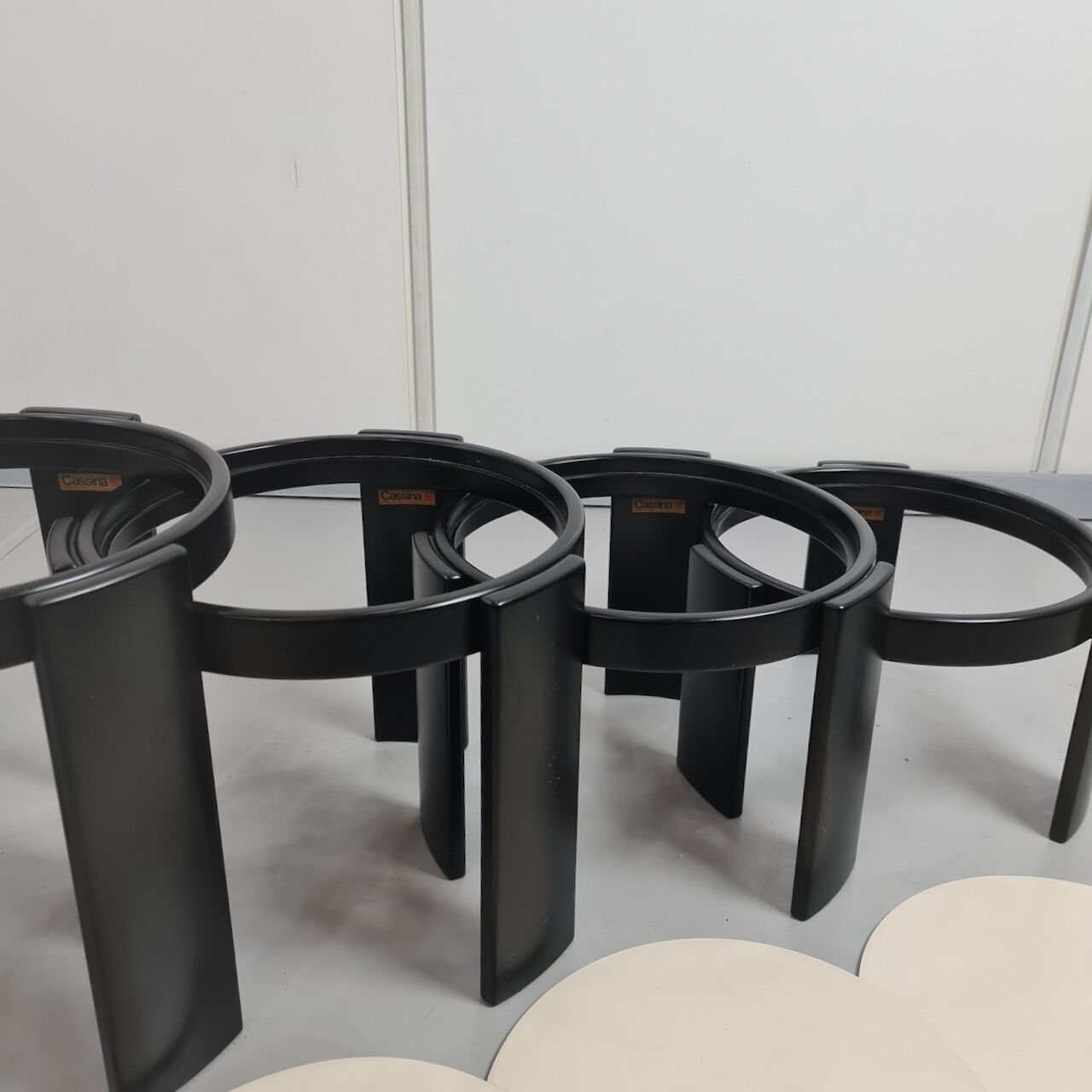 Tables gigognes noires par Gianfranco Frattini pour Cassina
