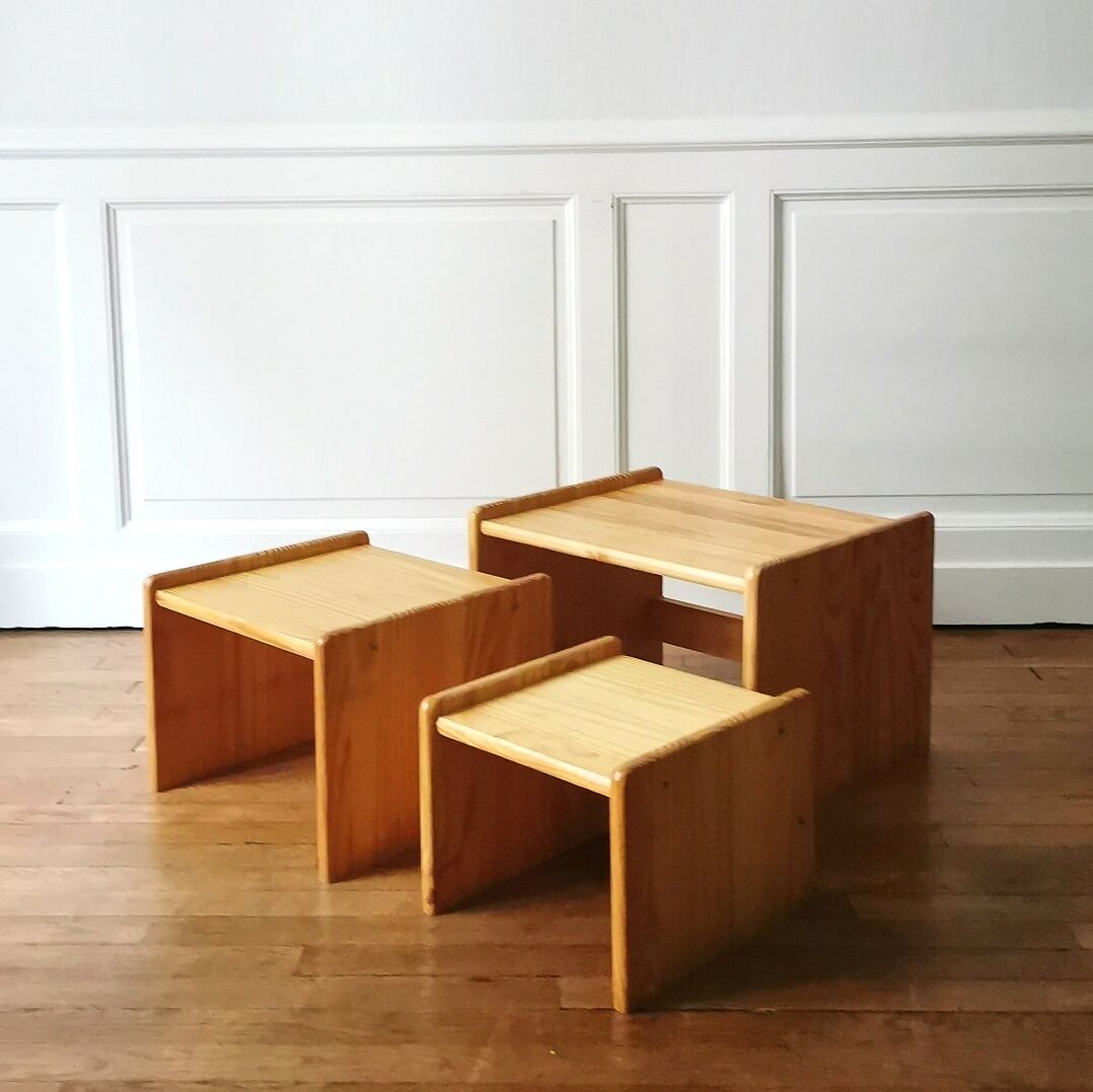 3 pine nesting tables