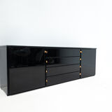 Enfilade en noir avec poignées en cuir