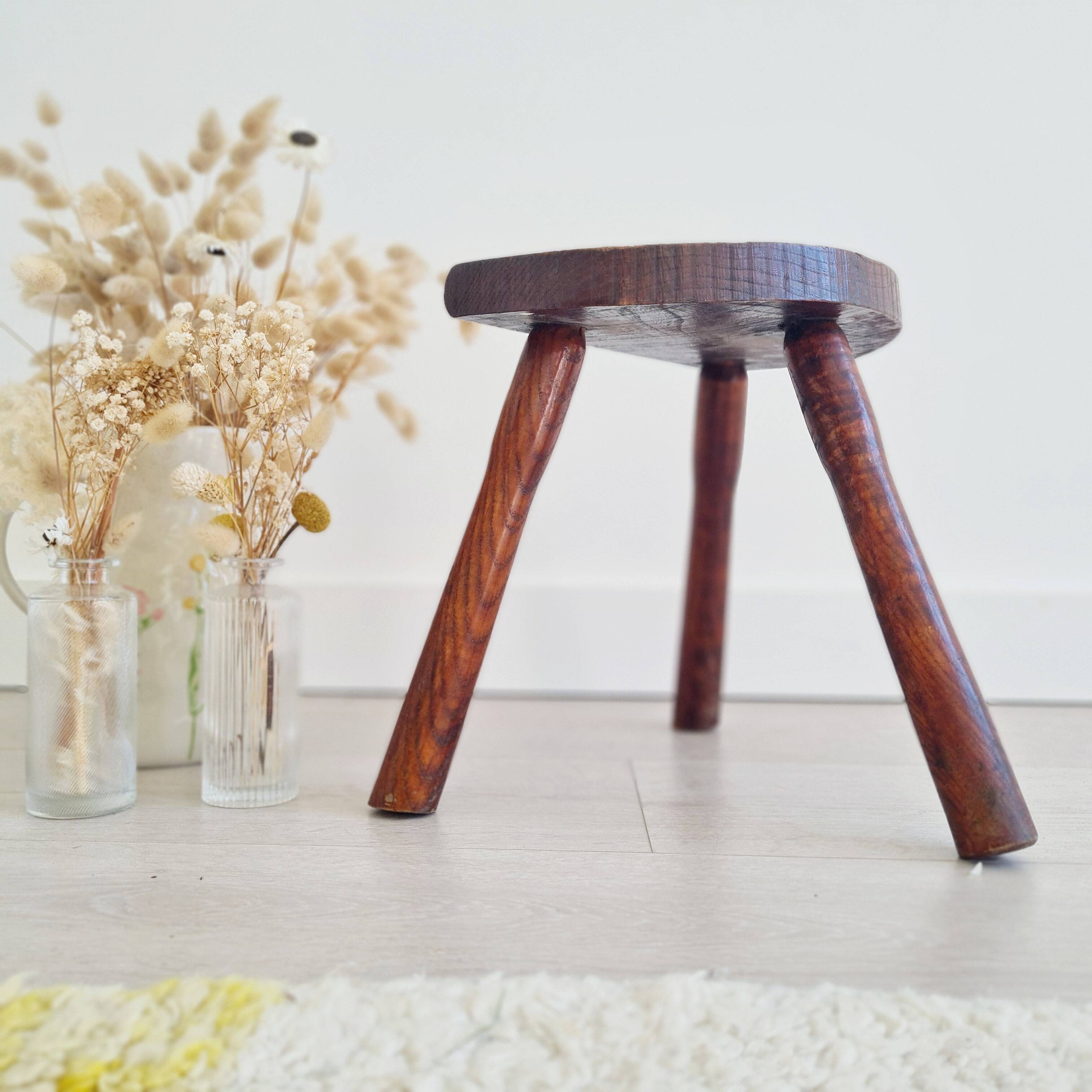 Tabouret tripode en bois massif - porte plante brutaliste