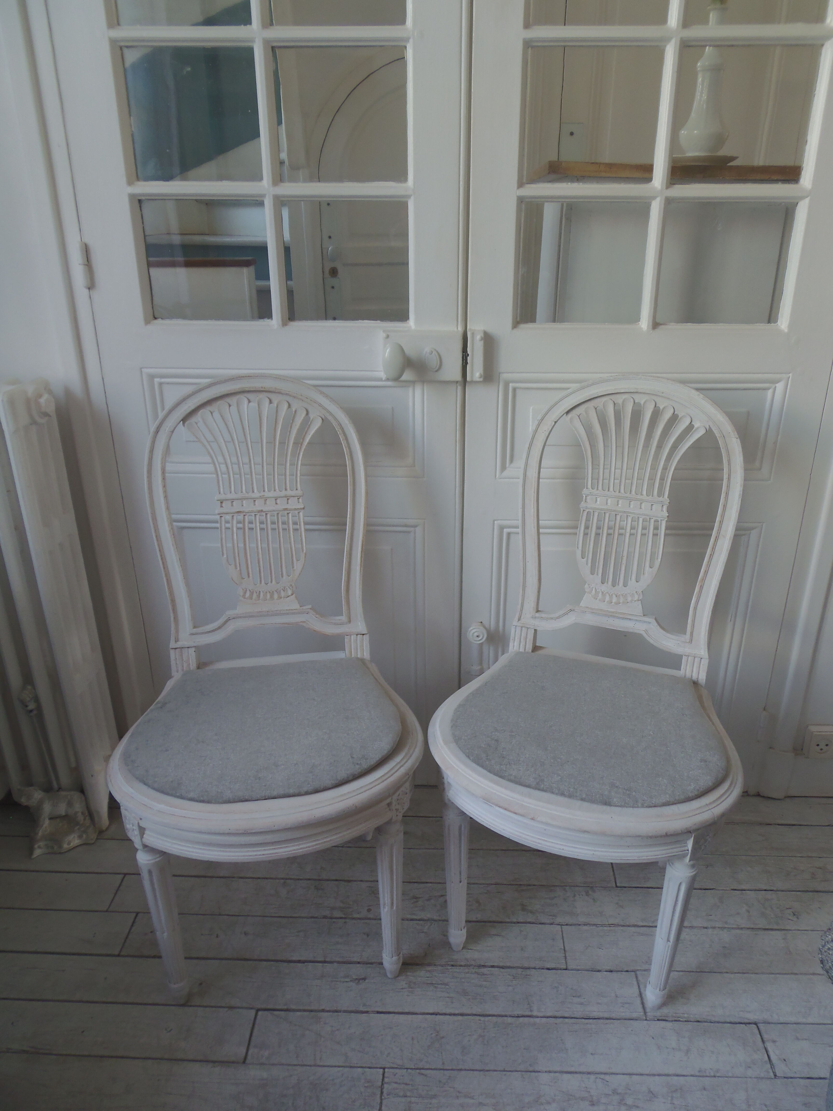 2 louis xvi style chairs beautiful patina chalk bills, seats dressed in gray velvet