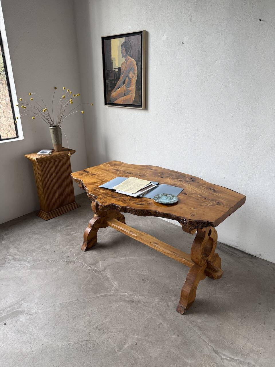 Table artisanale en orme massif, art populaire