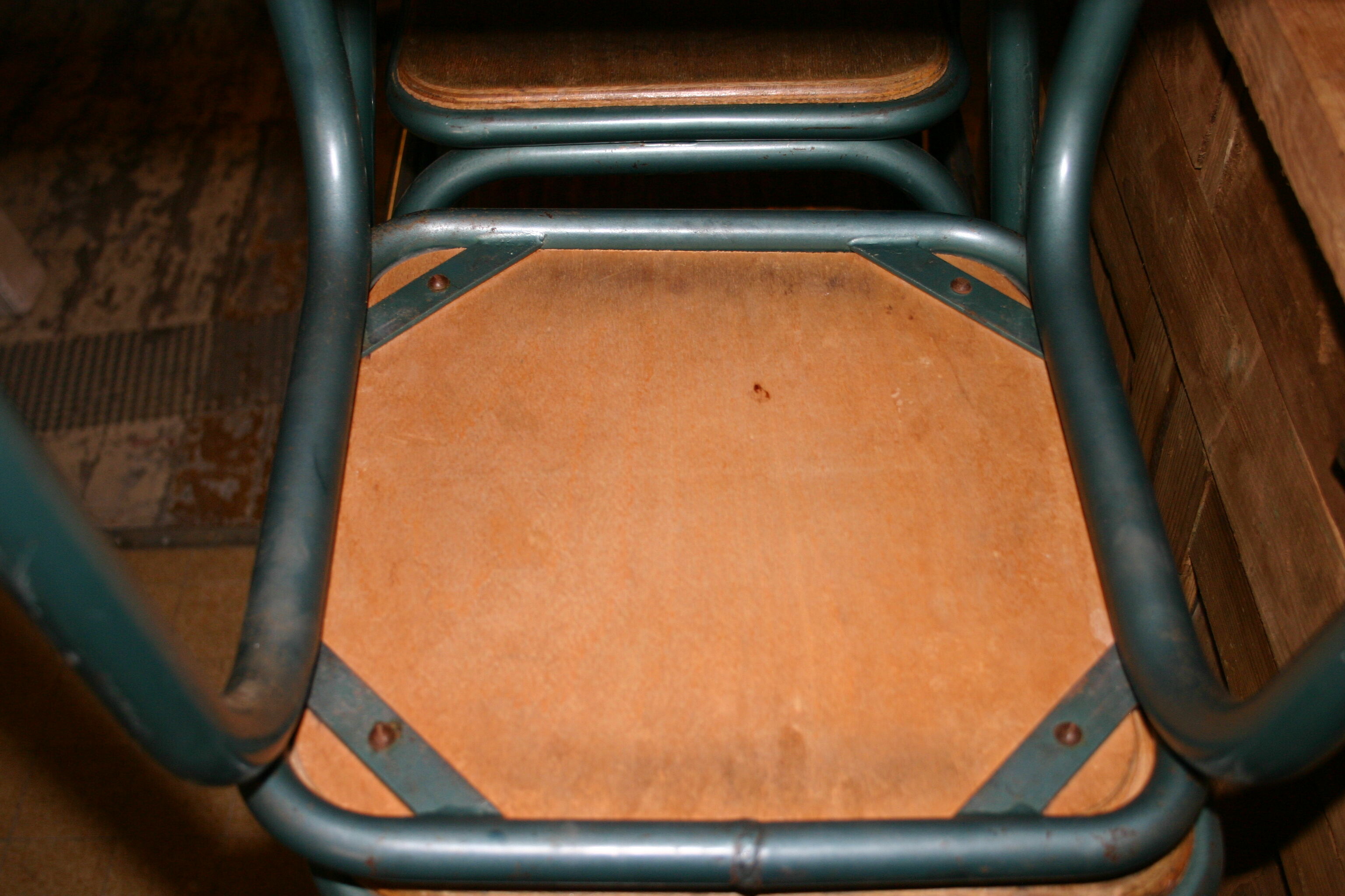 Workshop stool / school