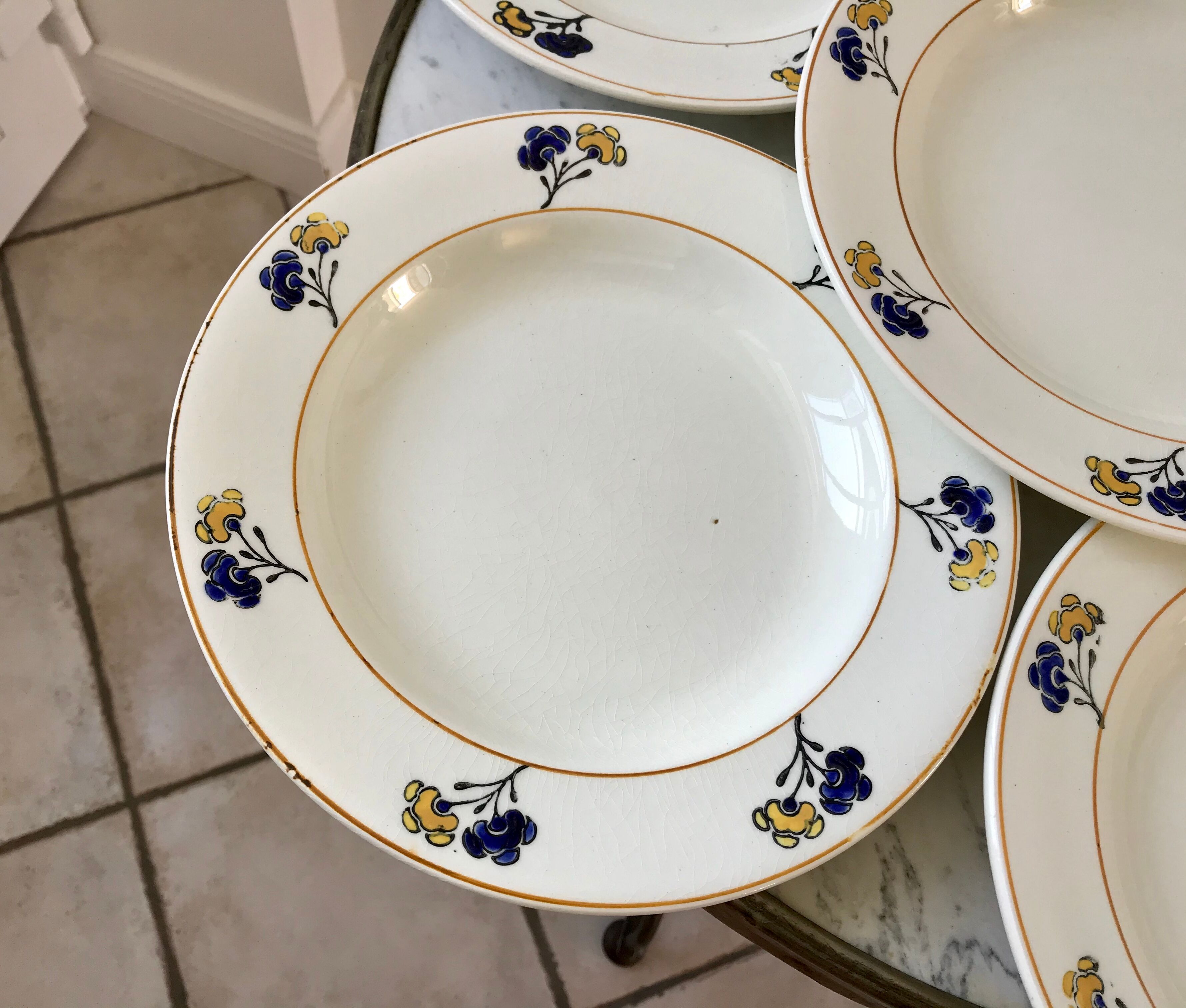 Lot de 6 assiettes creuses Terre de Fer modèle "Roméo" début XXème