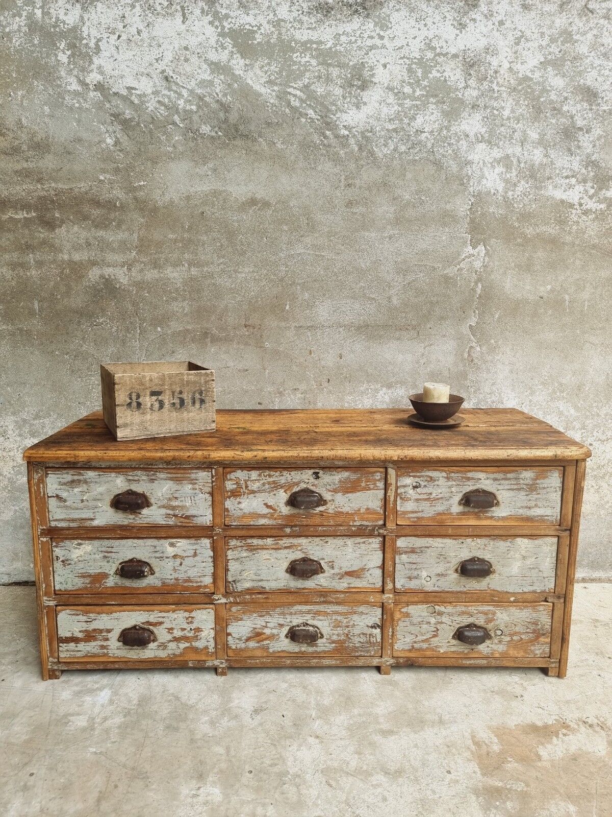 Workshop chest of drawers