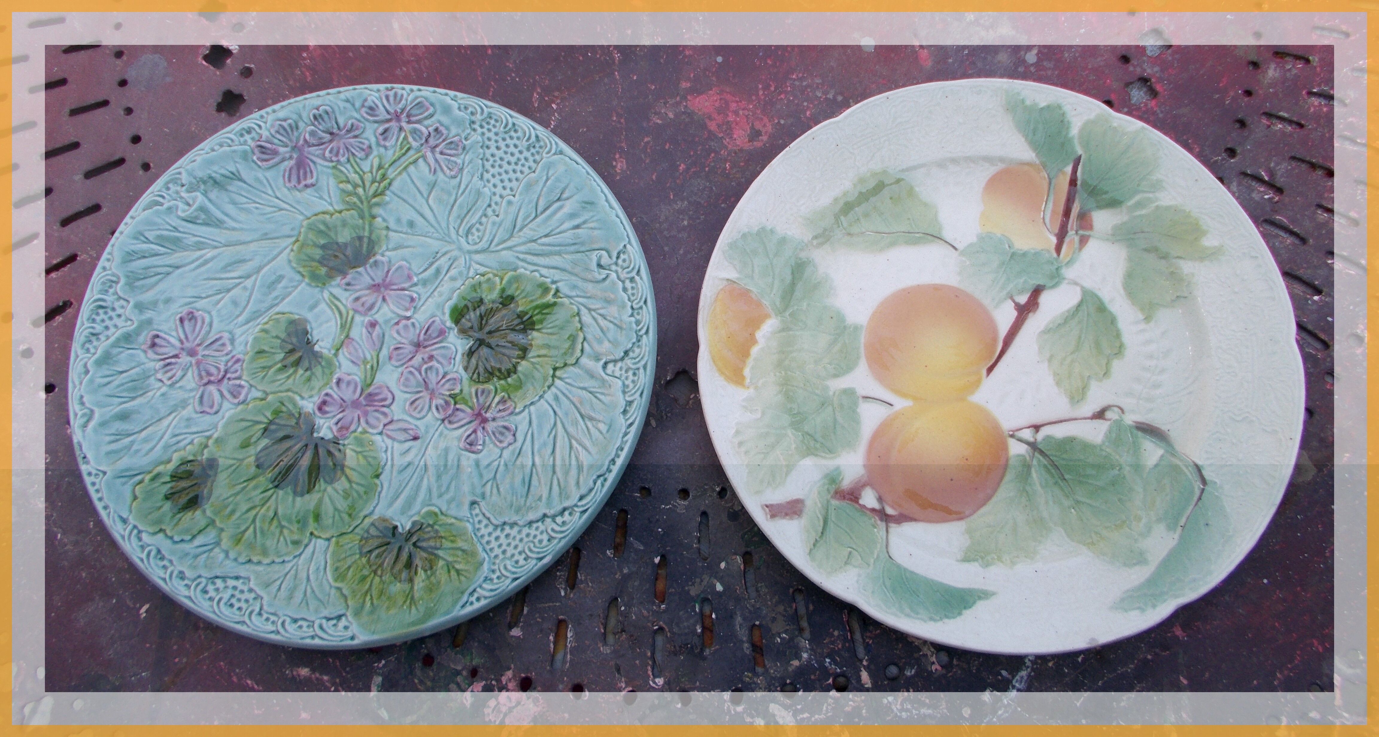 2 assiettes anciennes en barbotine 1 Keller & Guérin