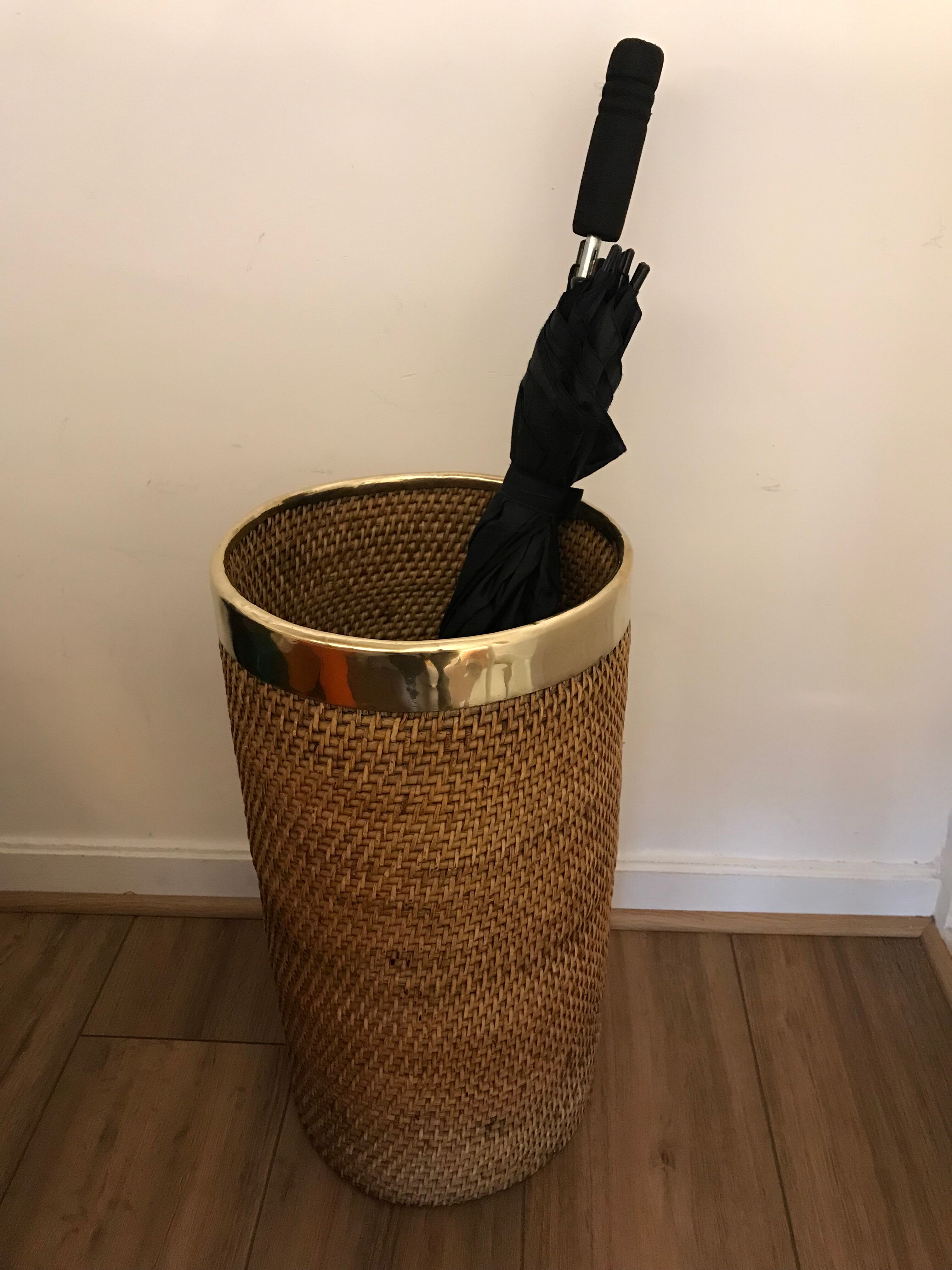 Umbrella wicker and brass