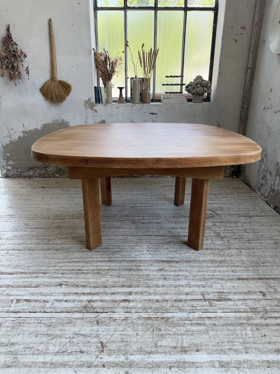 Round XL constructivist table