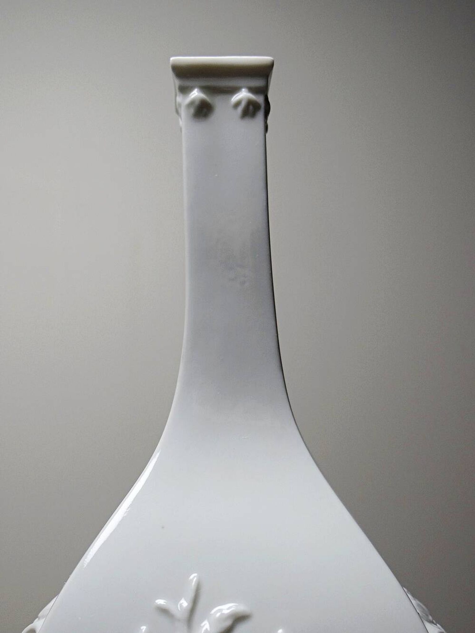 Small vase reproduction Meissen 1715-1720 by Sheffield & Haviland Limoges
