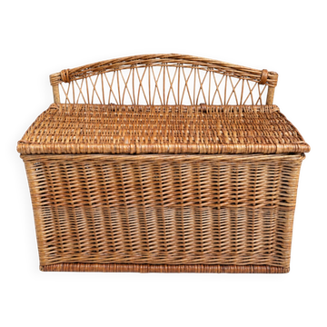 Vintage wicker storage bench with openwork backrest from the 1950s.