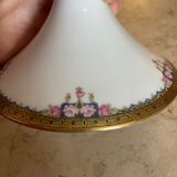 Coupe à fruits en porcelaine signée