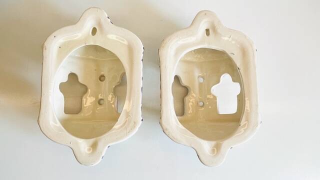 2 Vintage ceramic wall lights