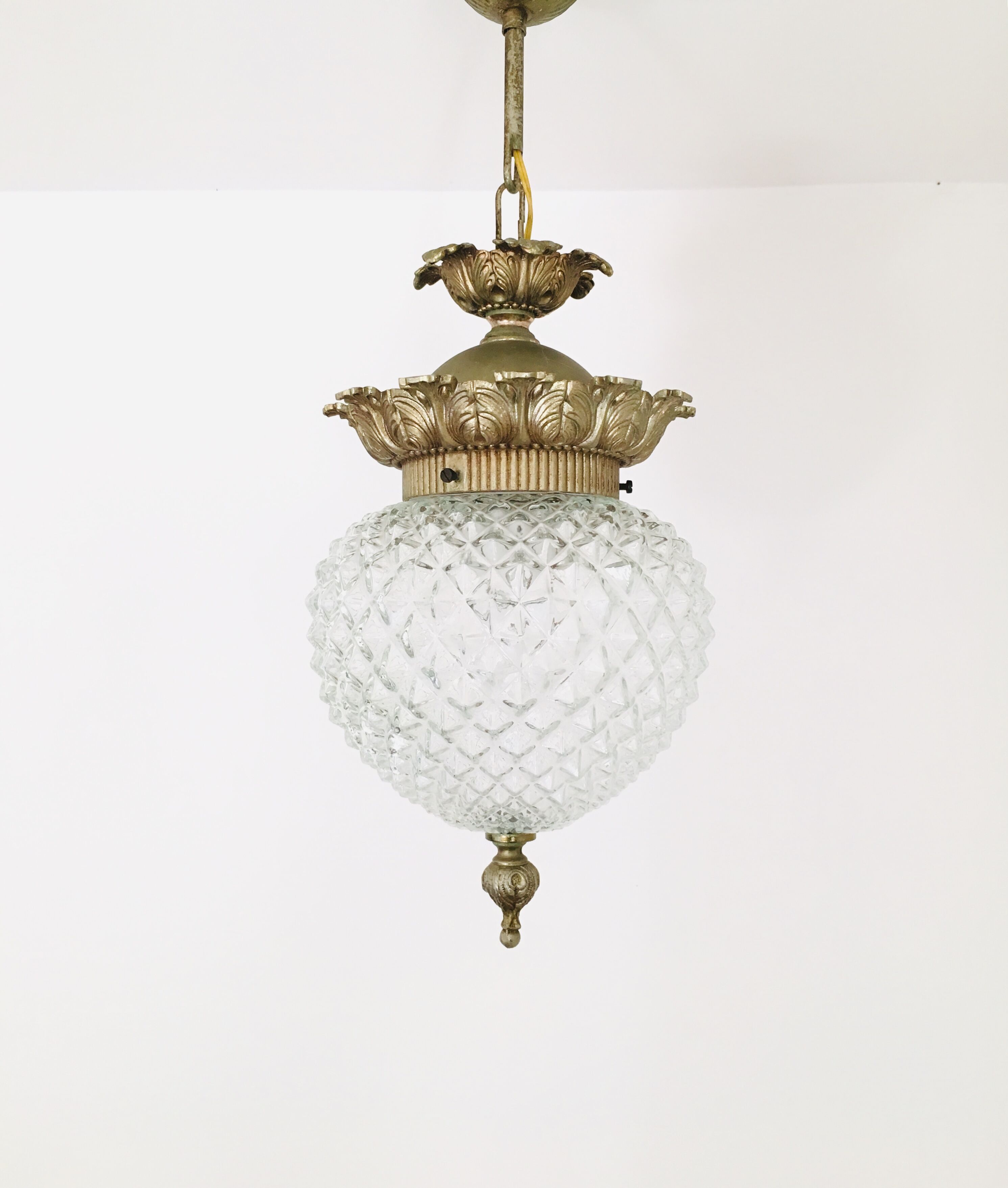 Brass globe suspension