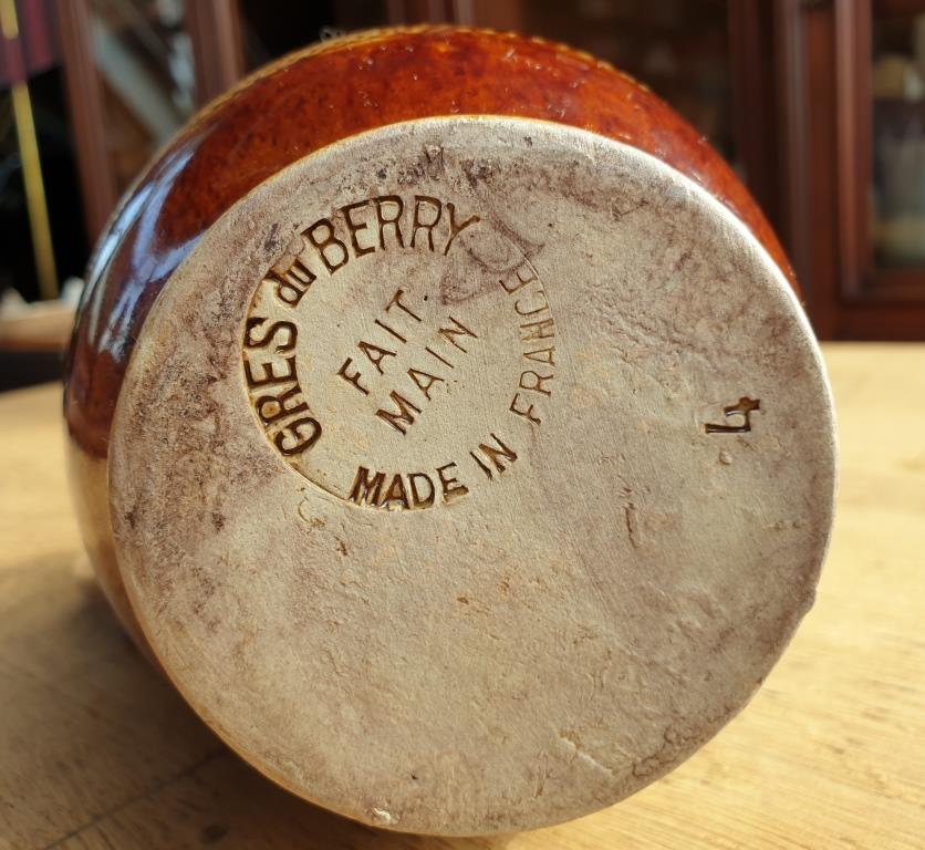 Berry's Berry pussity pitcher Booted medieval artcraft