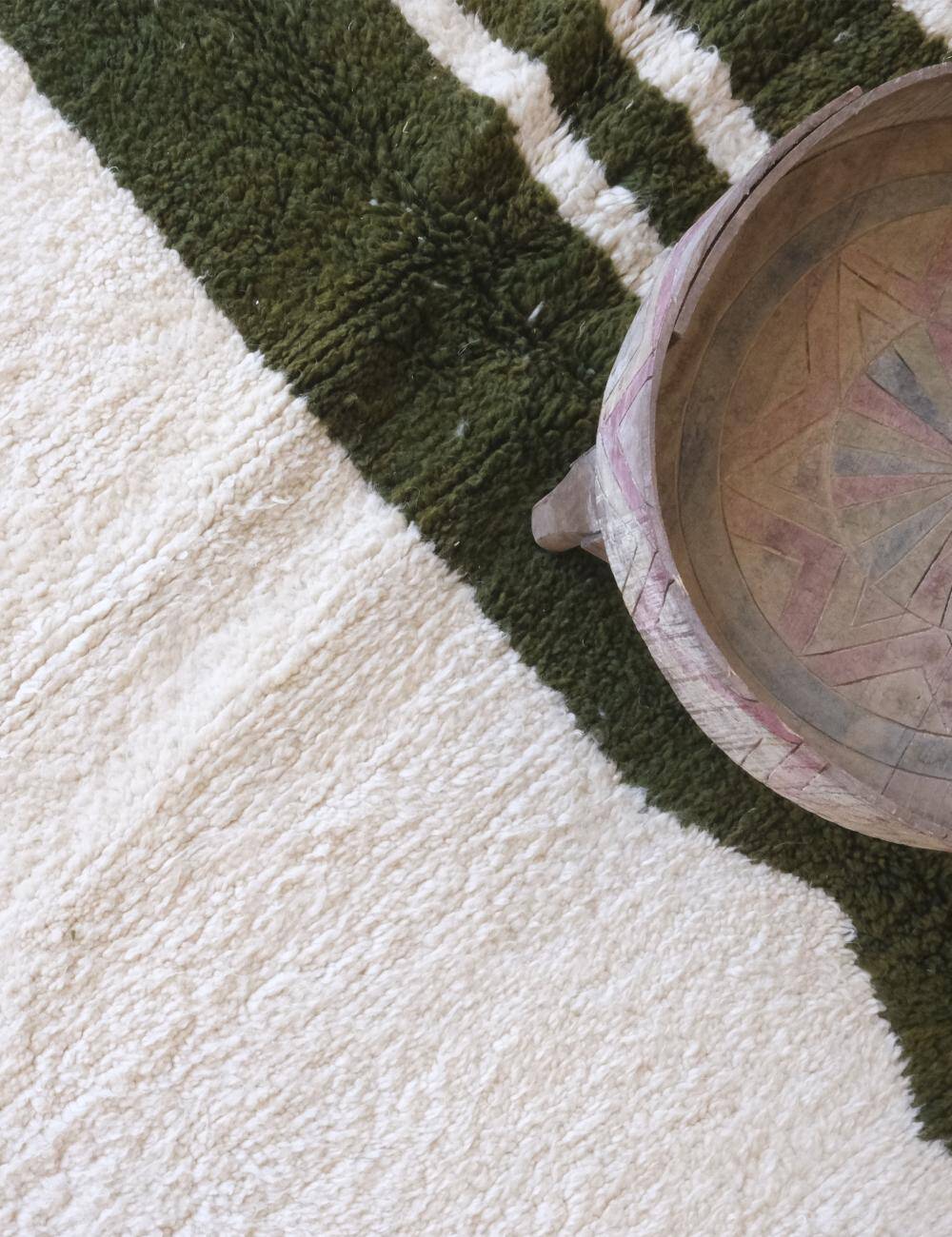 Tapis contemporain vert abstrait