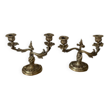 Paire de bougeoirs rocaille en bronze doré