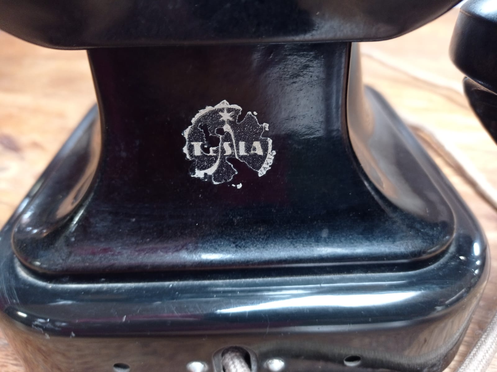 Phone bakelite tesla