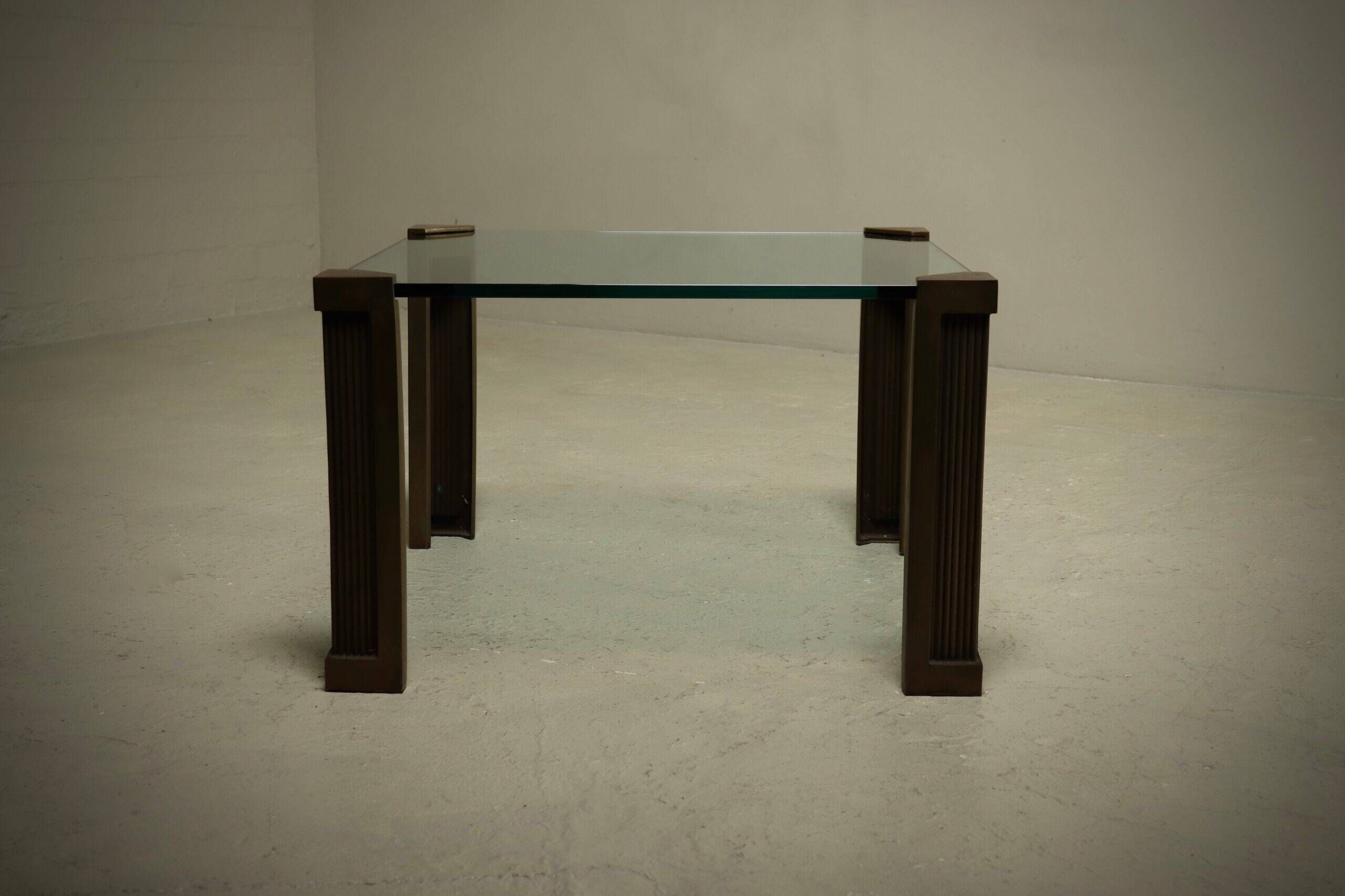 Table d'appoint modèle T14 par Peter Ghyczy années 1970
