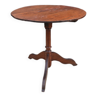 Old wooden pedestal table/side table