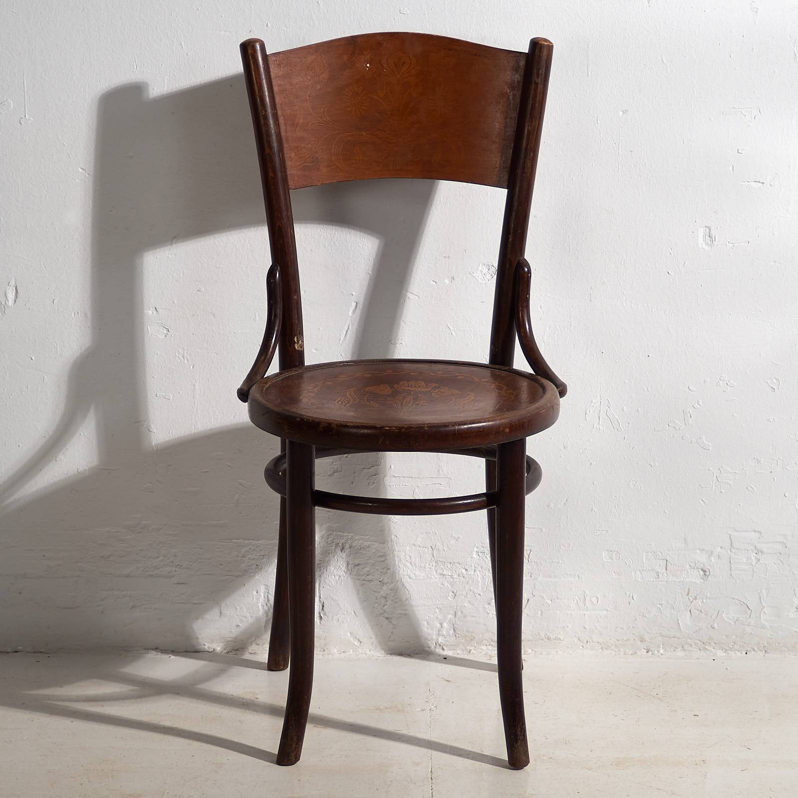 Antique Thonet dining room chairs (c.1900). Set of 4 pieces