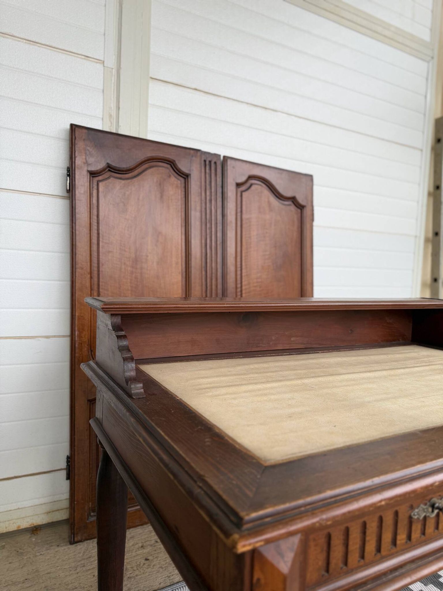 Antique Henri II style desk in solid wood - 2 drawers - 120cm