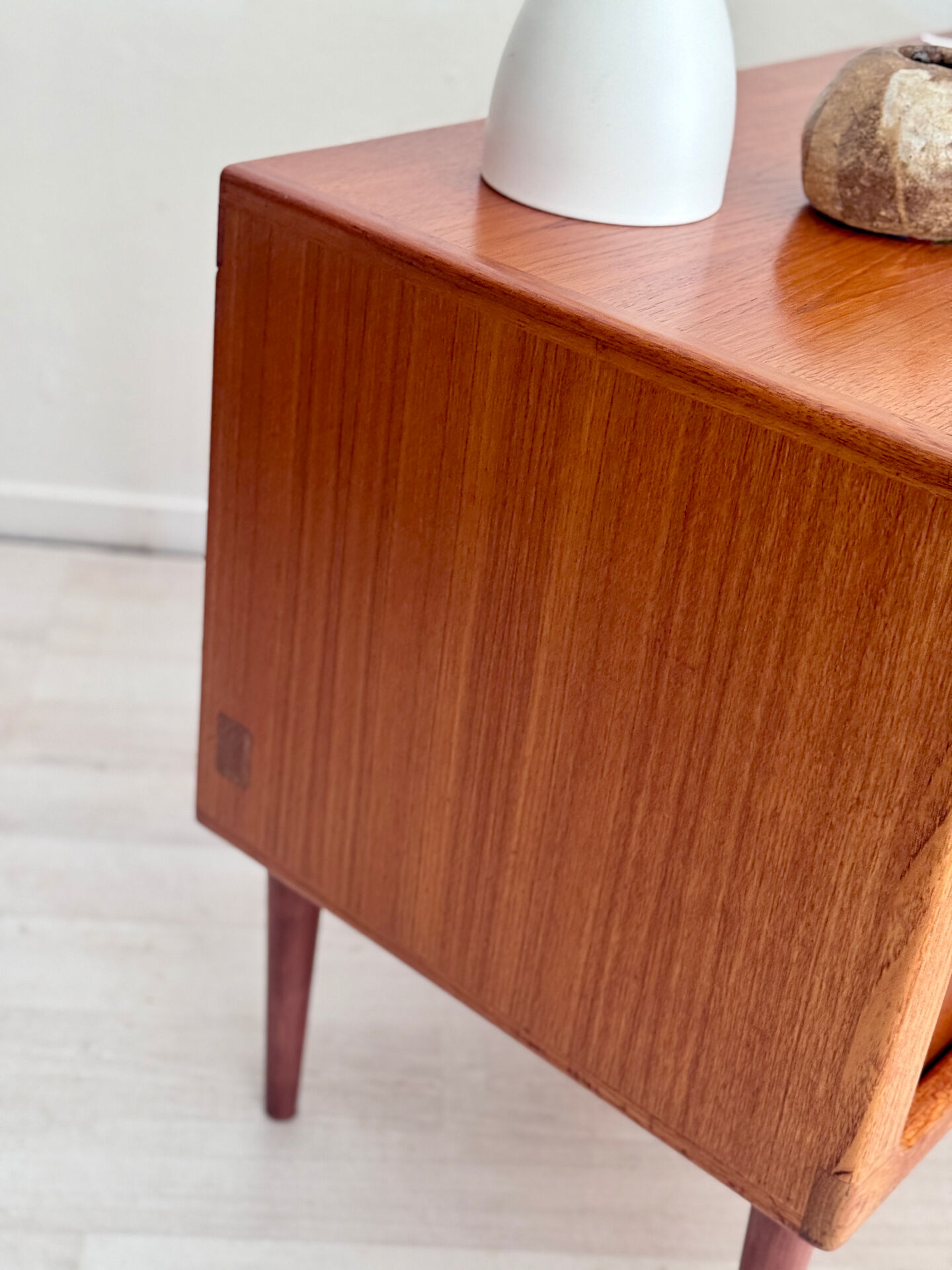 Vintage midcentury teak dressoir