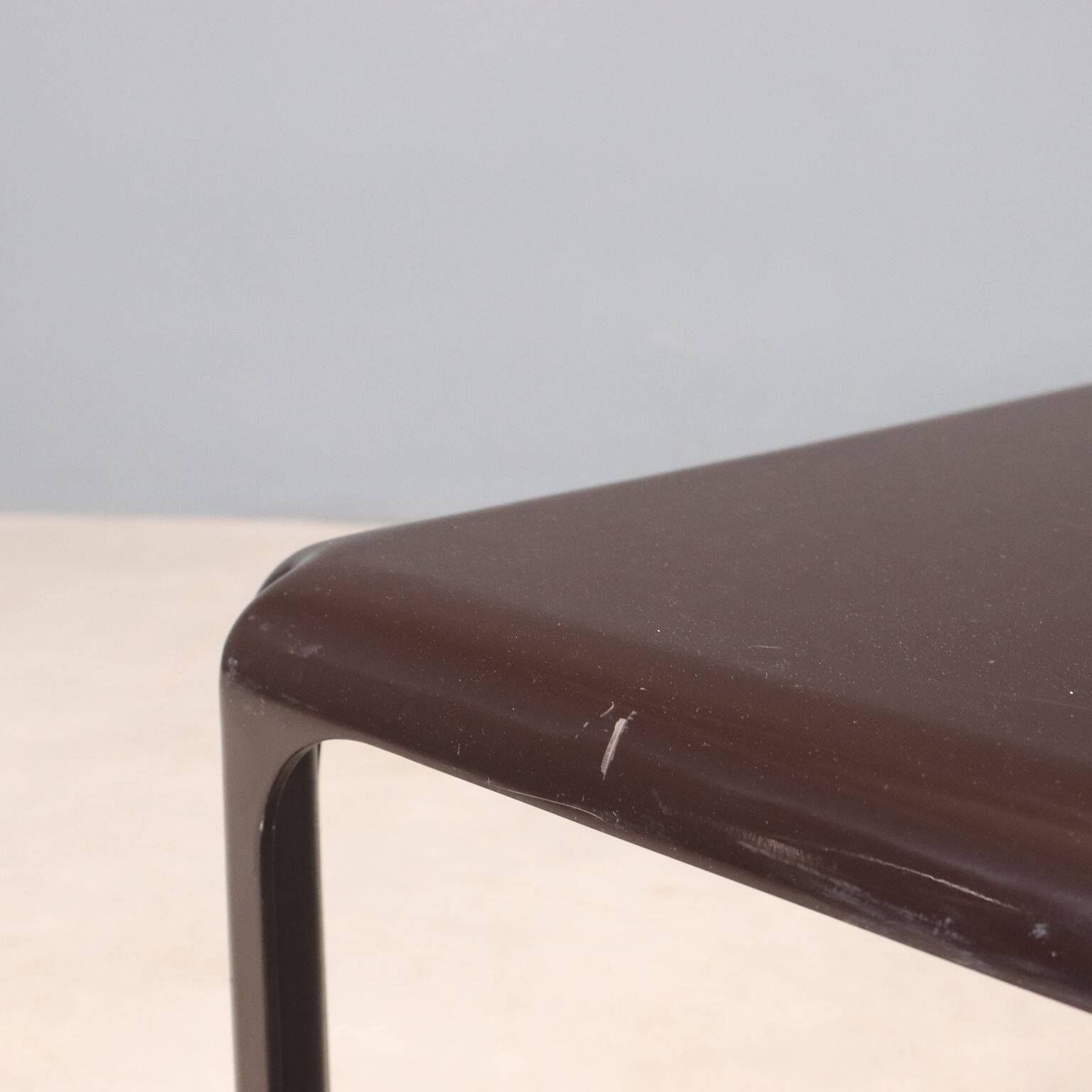 'Arcadia' coffee table Artemide - Design by Vico Magistretti