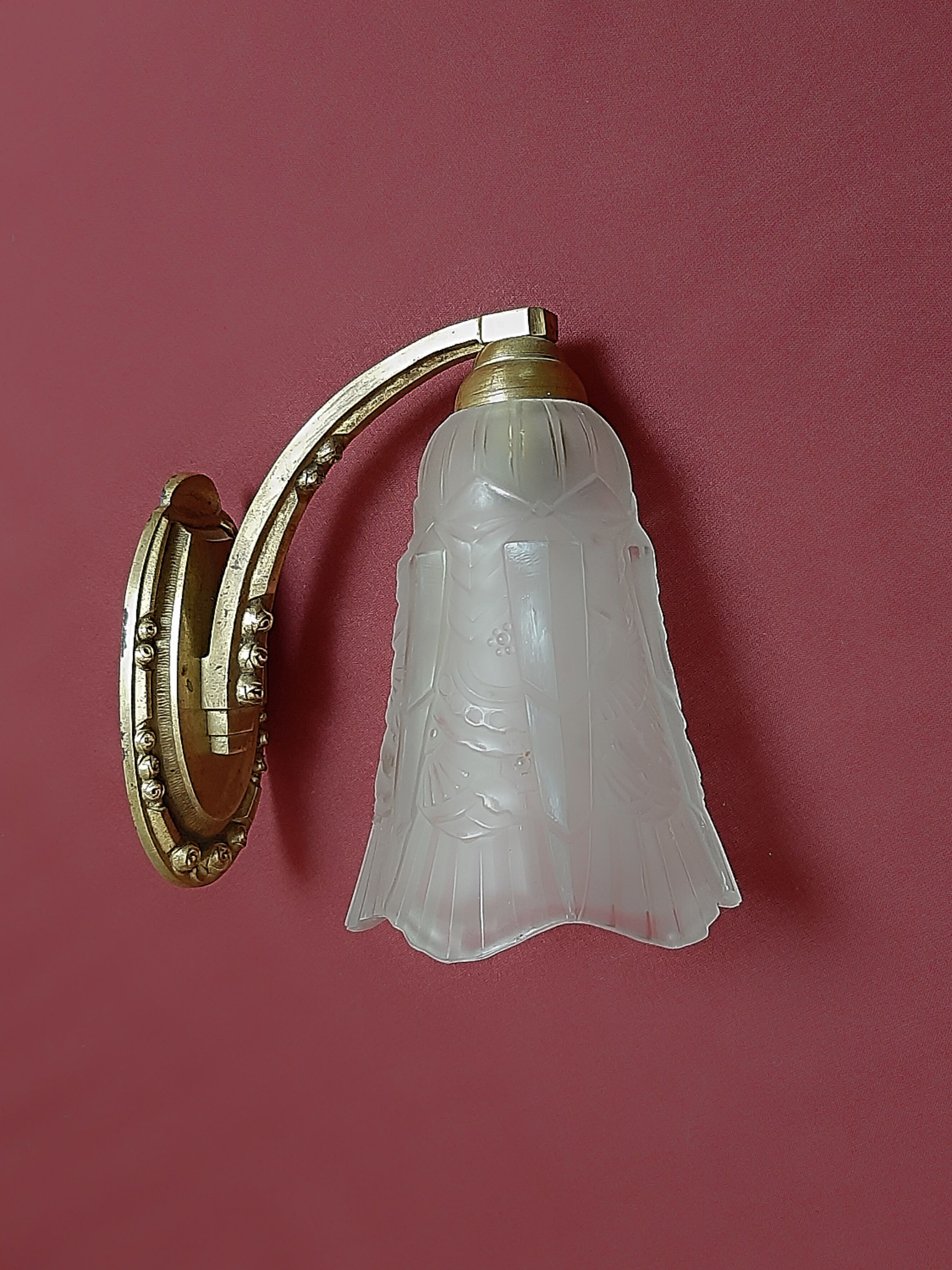 Art deco period wall lamp, tulip signed maynadier