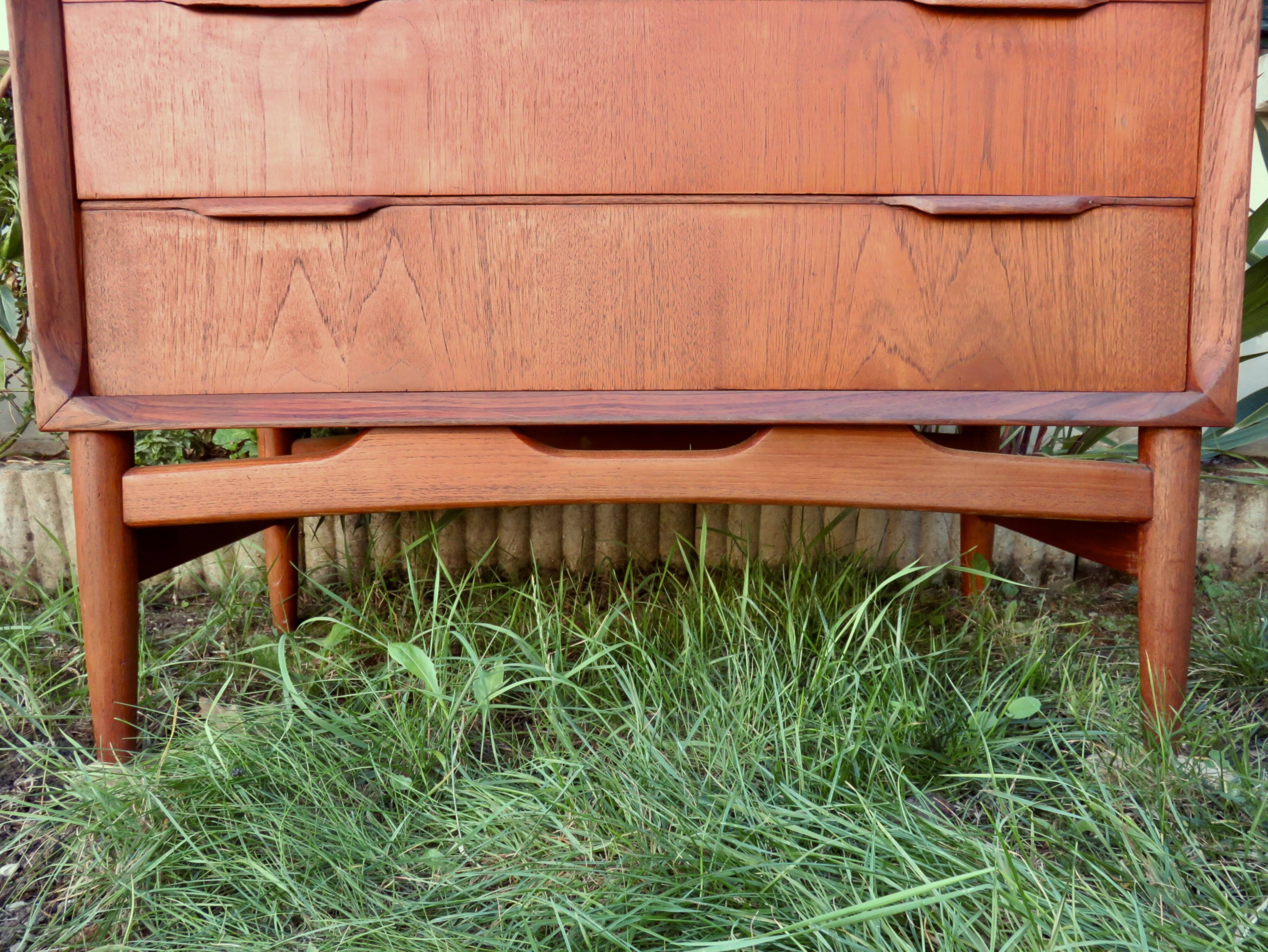 Large ceiling chipe with 6 teak drawers. Denmark 1960