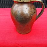 Pitcher pitcher in speckled sandstone signed
