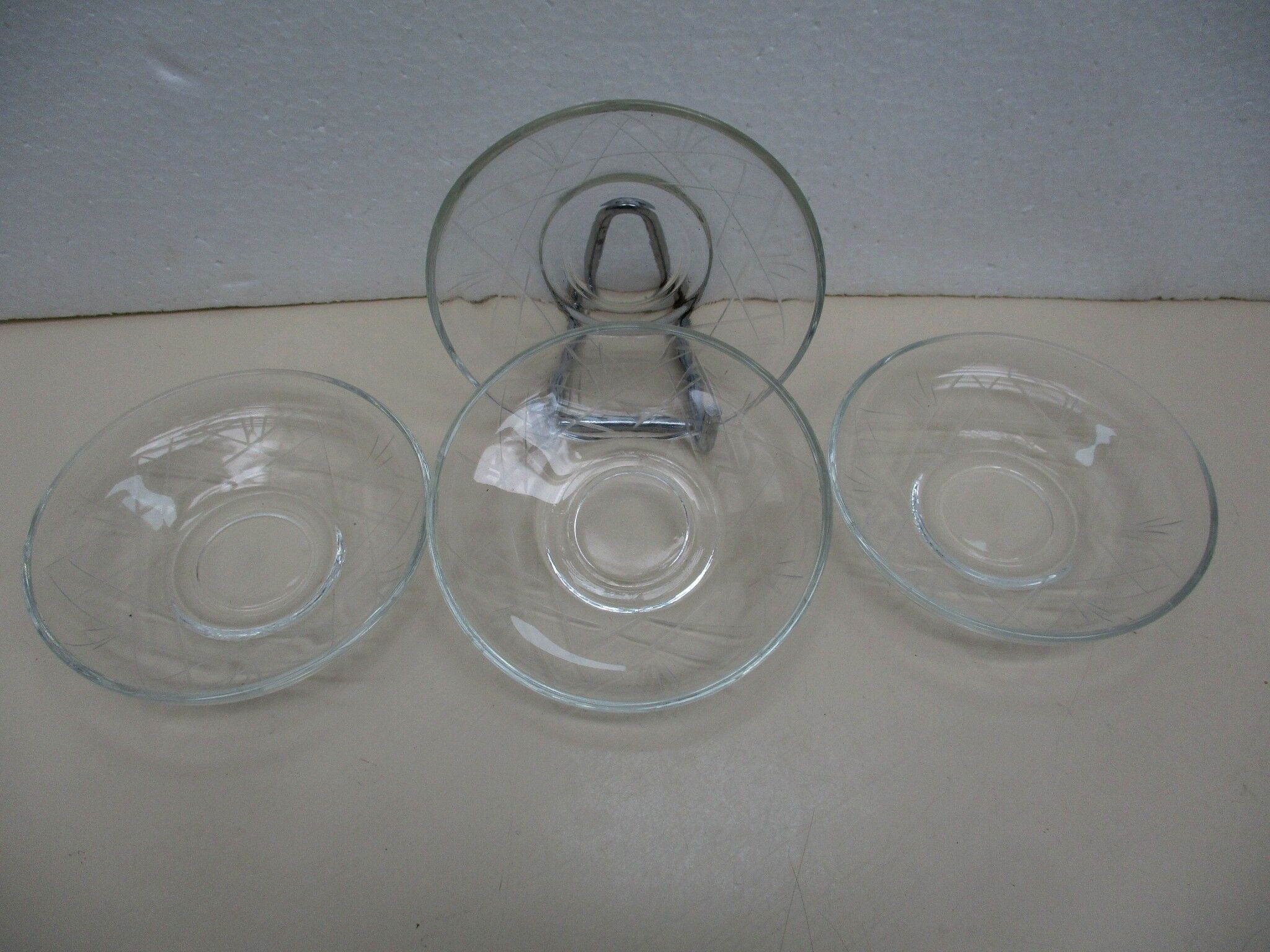 4 coupelles en verre gravé art déco