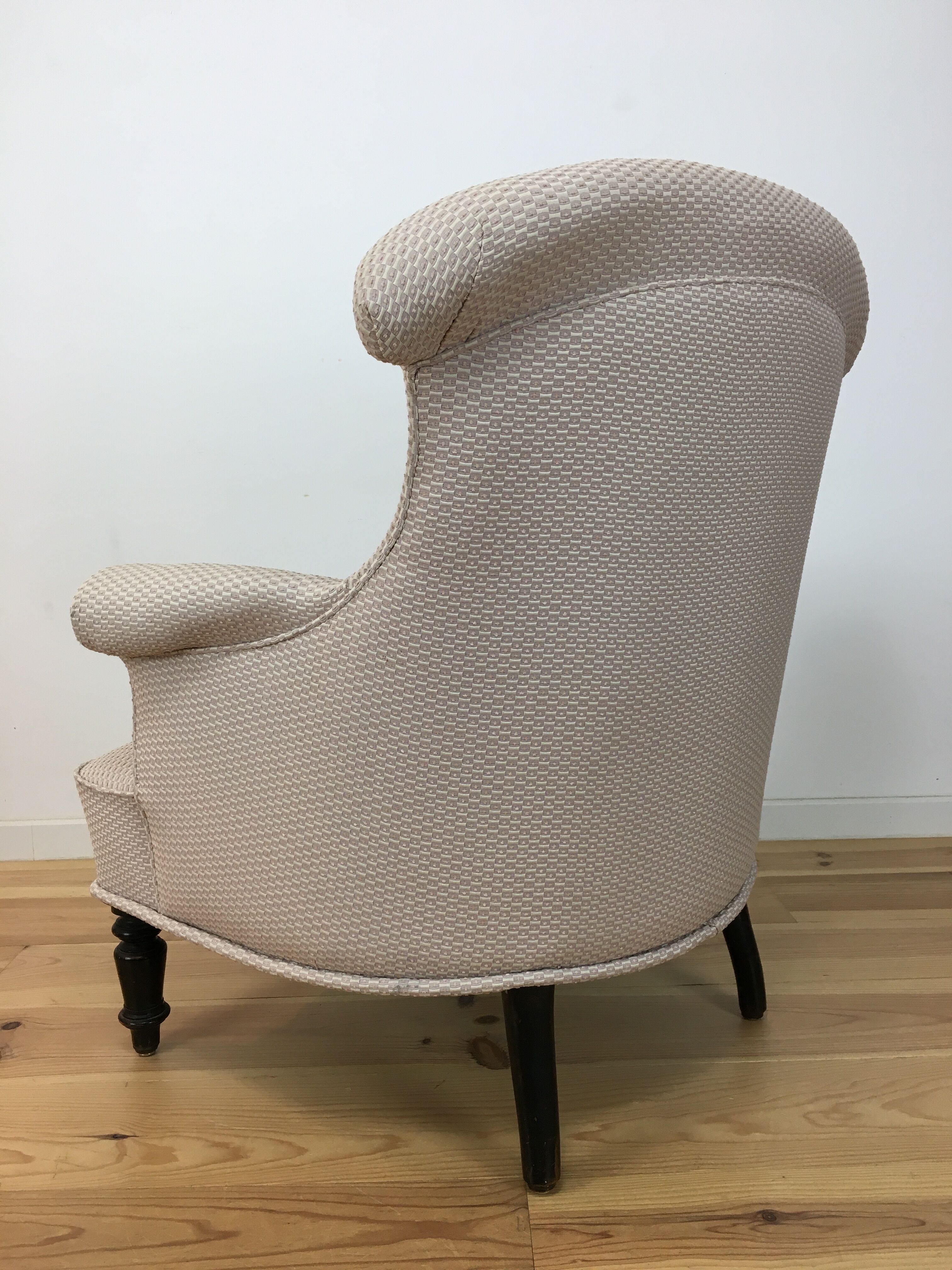 Napoleon III toad armchair forms lambrequin