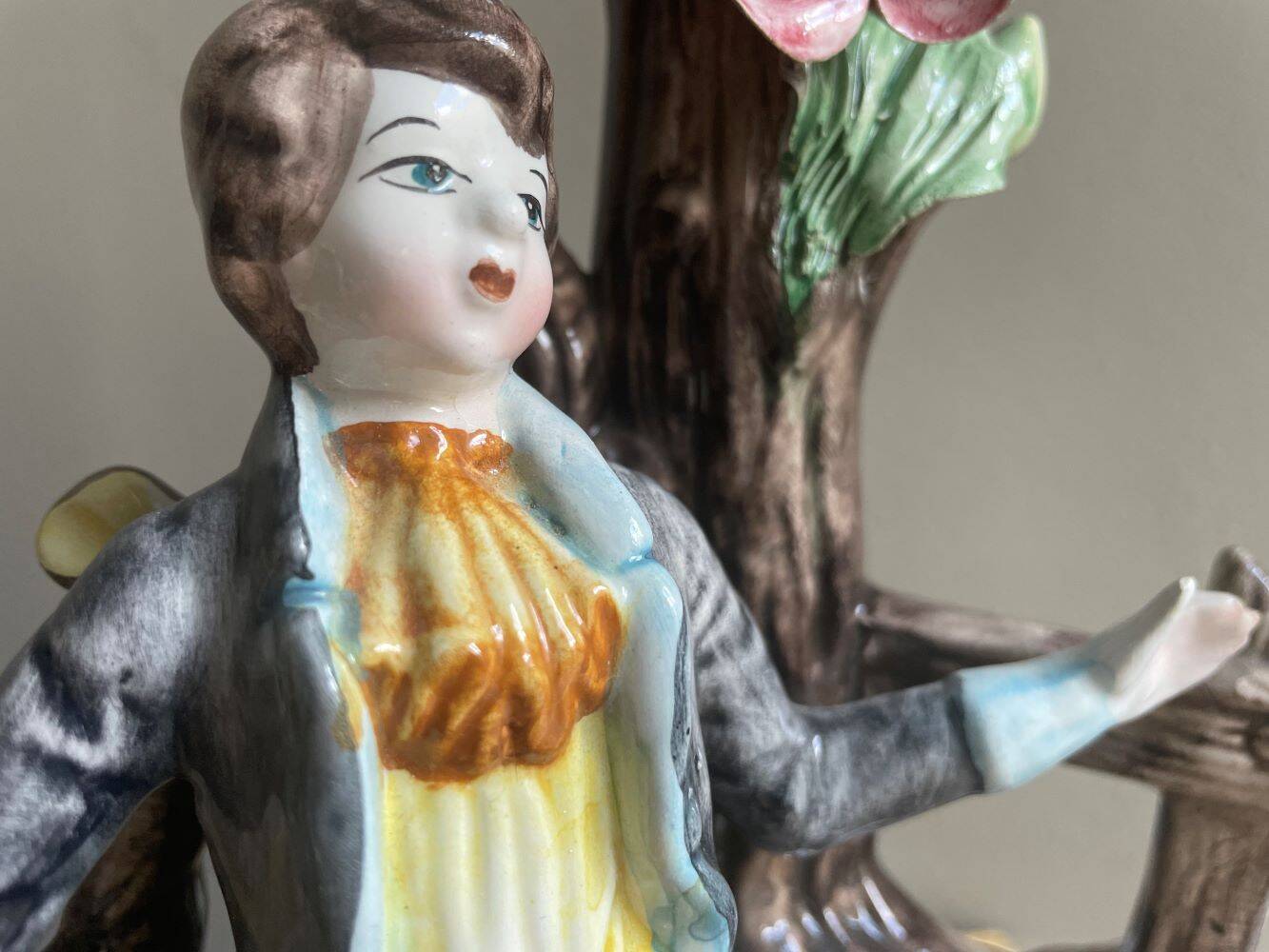 Paire de lampes de table en porcelaine italienne par Capodimonte.