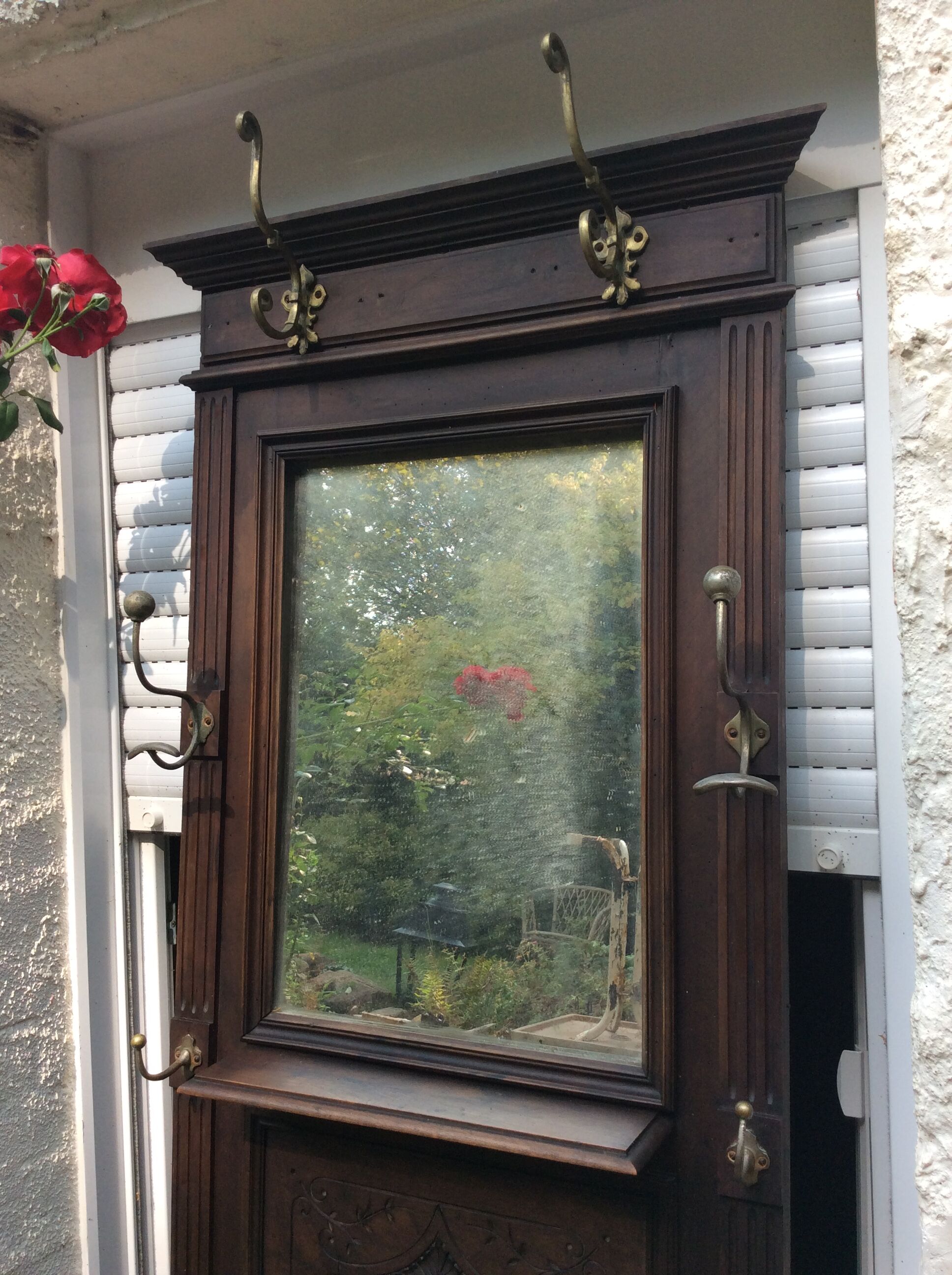 Door coat hat and door parapluise with ice