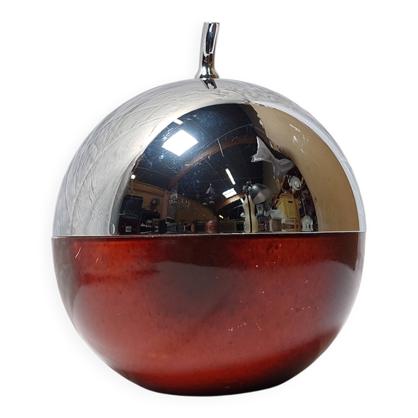 Seau à glace en forme de pomme, métal chromé et bakélite rouge, France, 70s