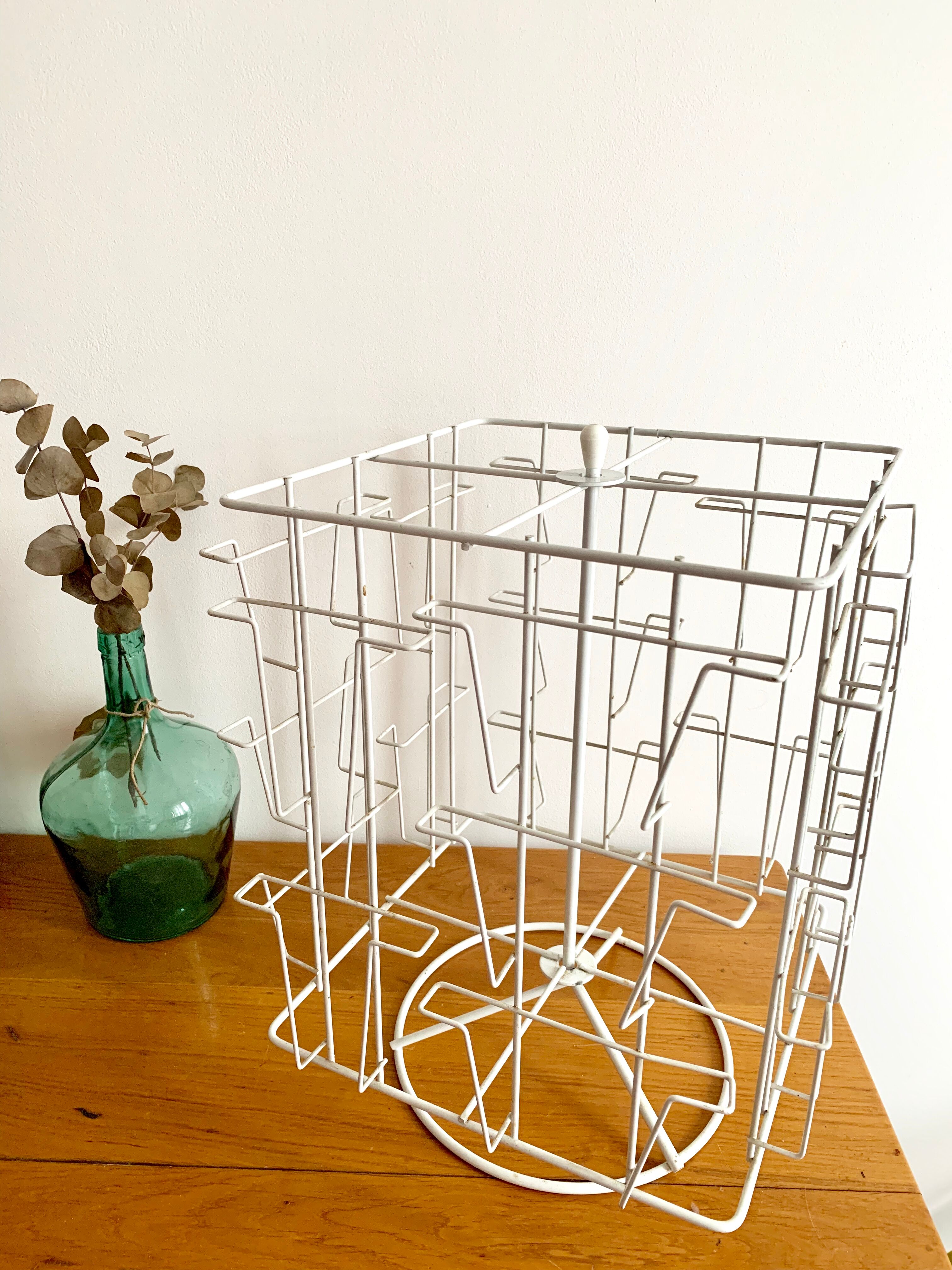 Display turnstile postcards