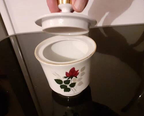 White porcelain coffee service of 3 pieces with a rose design.