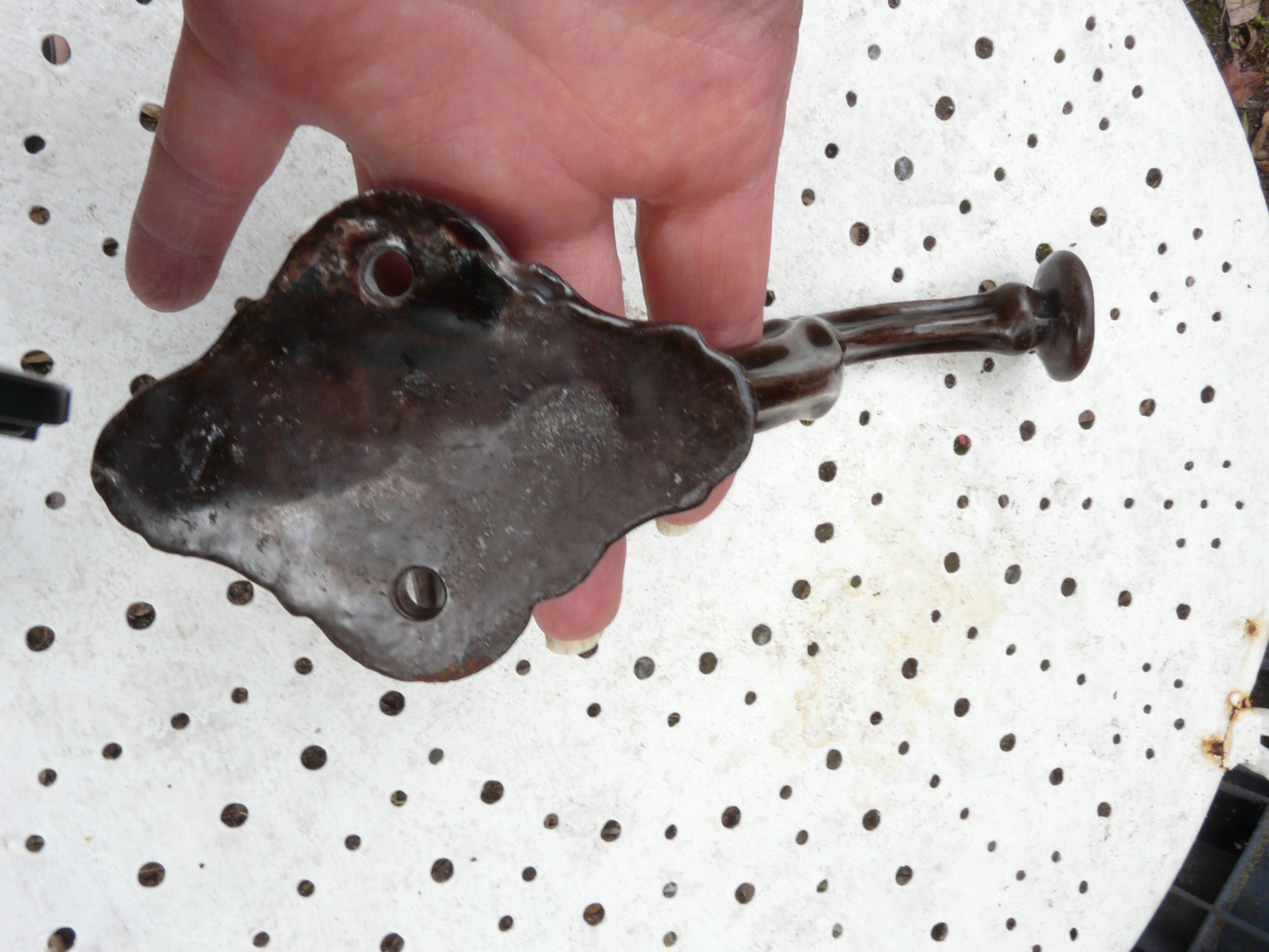 Art Nouveau period coat rack, 1910, in enamelled cast iron, brown