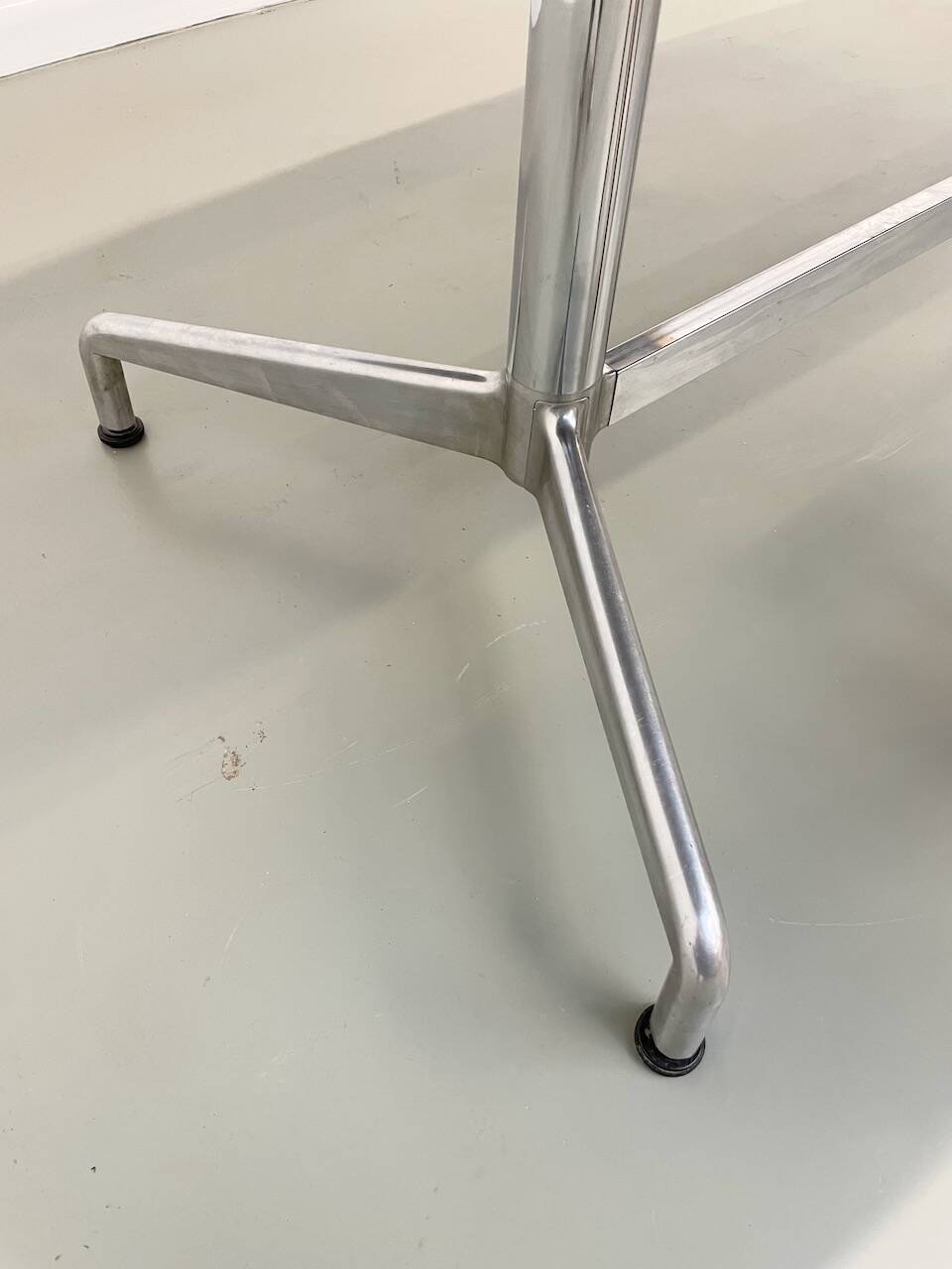 Giancarlo Piretti conference table