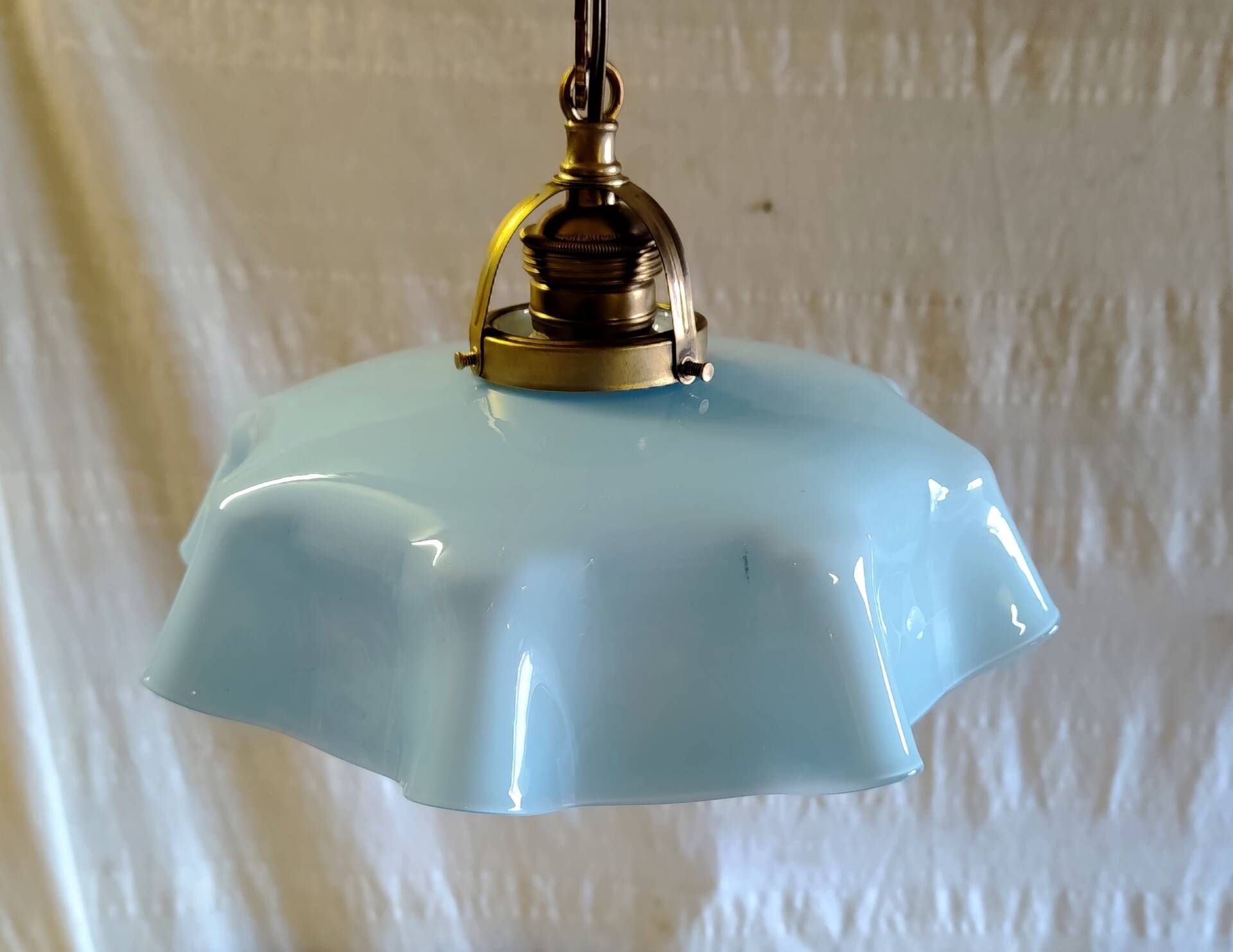 Vintage suspension in blue opaline and gilded brass - mid 20th century.