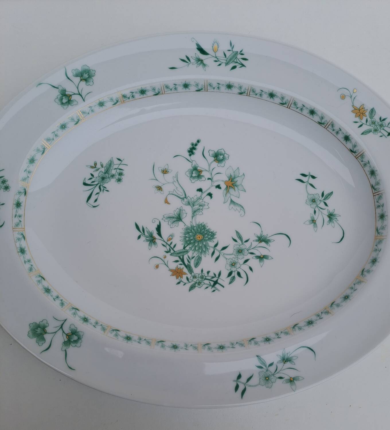 Oval dish in Limoges porcelain Bernardaud model Beijing