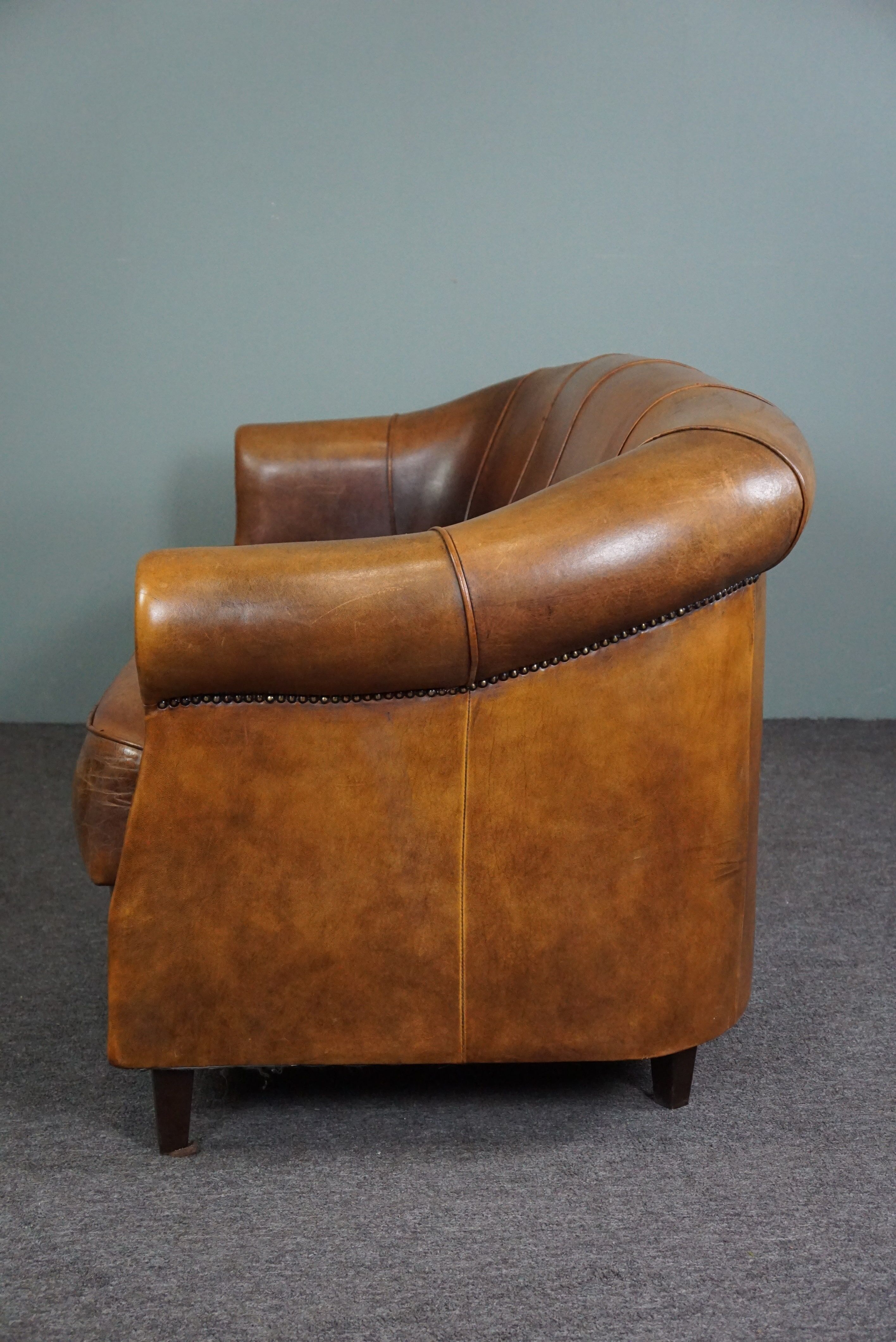 Comfortabele en stoere schapenleren 2 zits bank